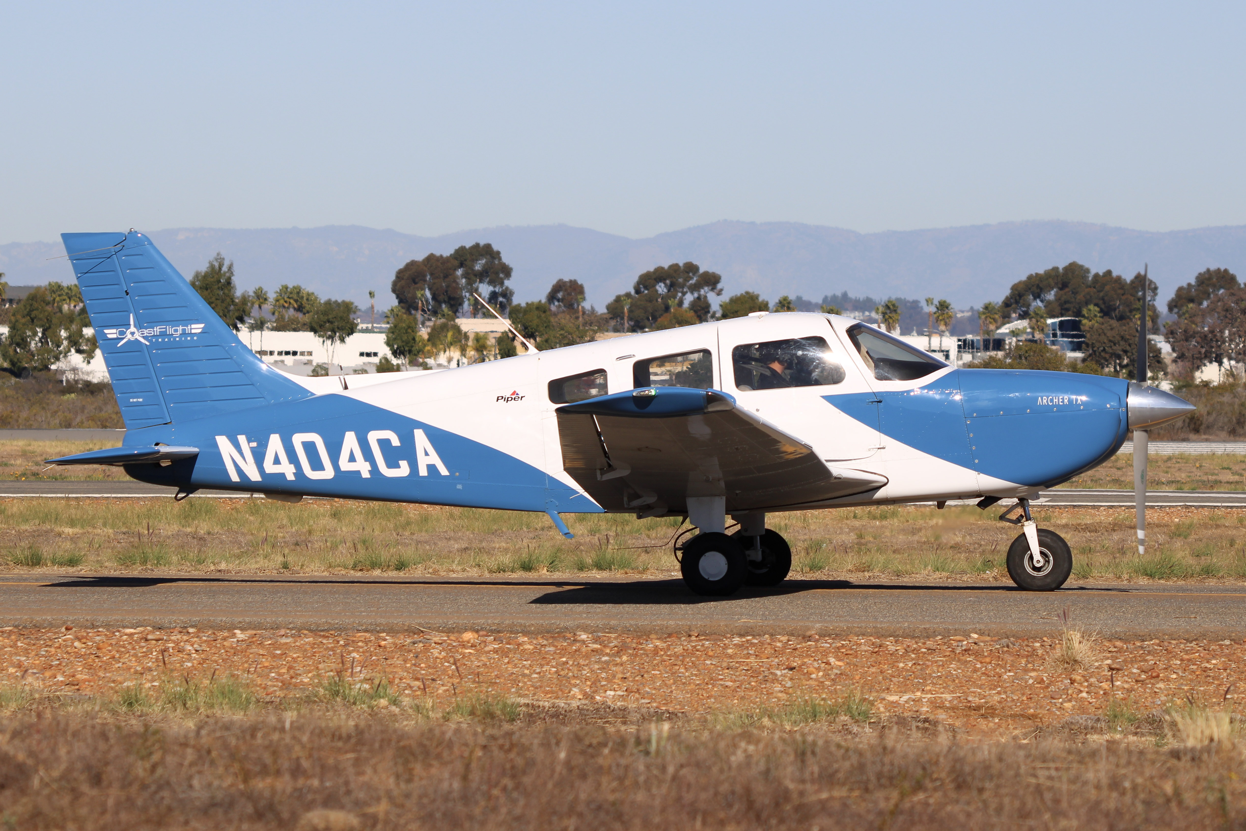 Full size: Coast Flight Training Piper PA028-181 N404CA at Montgomery-Gibbs Executive Airport