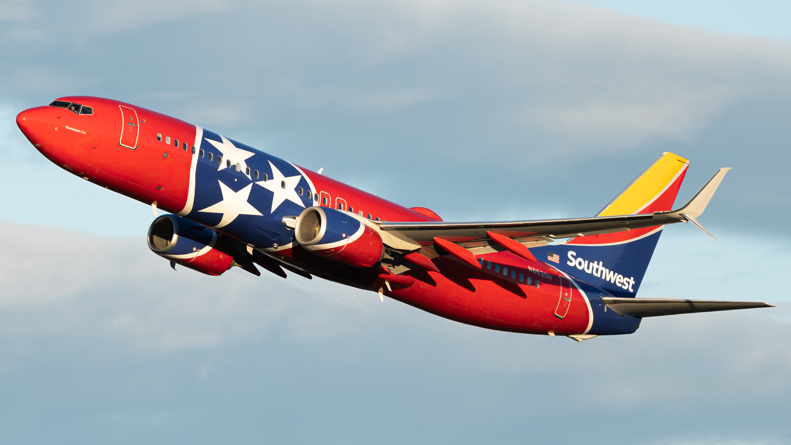 Full size: Southwest Airlines Boeing 737-800 N8620H at General Edward Lawrence Logan International Airport