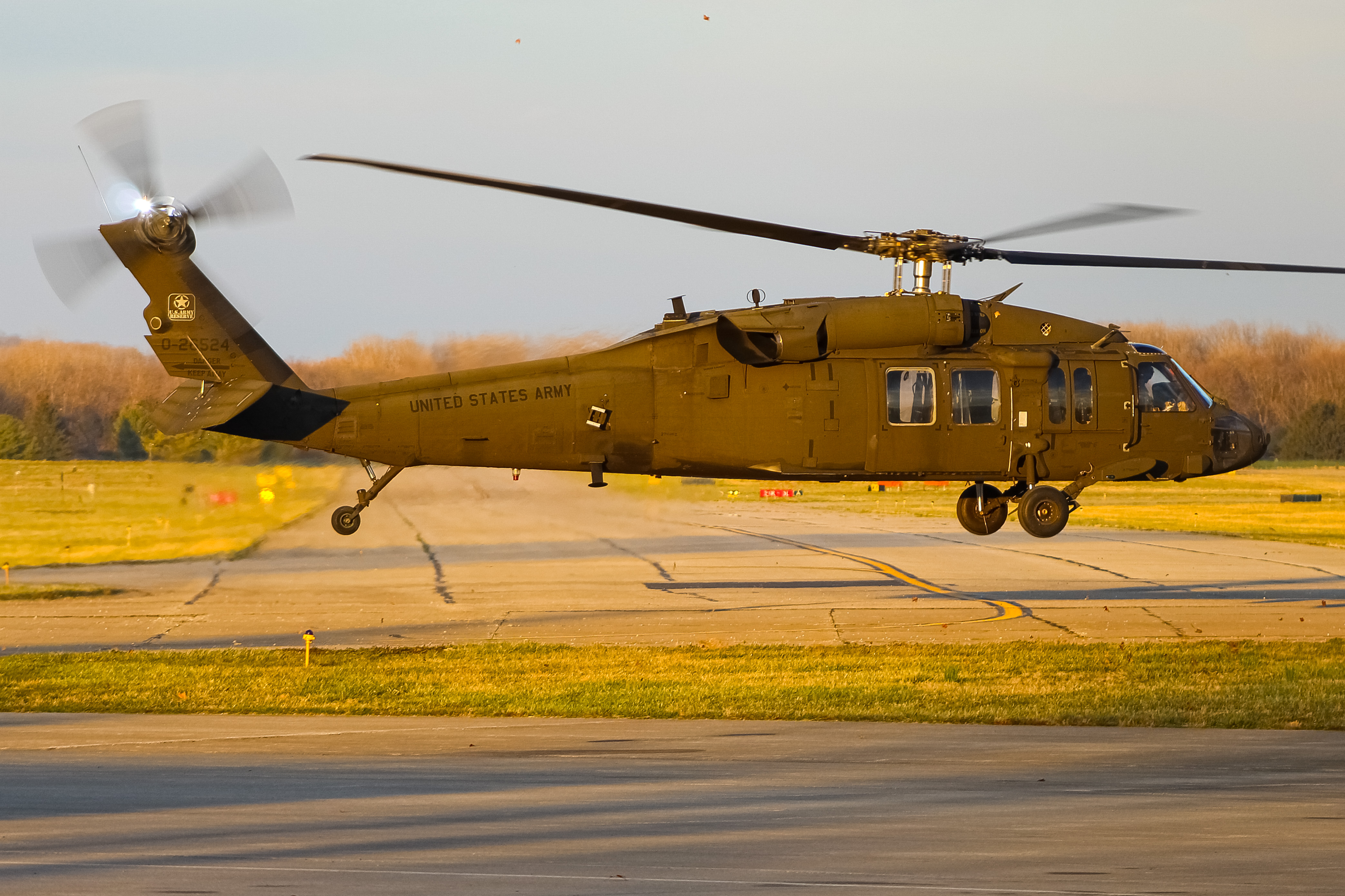 Full size: USA- United States Army UH-60 Blackhawk 0-26524 at Cincinnati Municipal Airport/Lunken Field