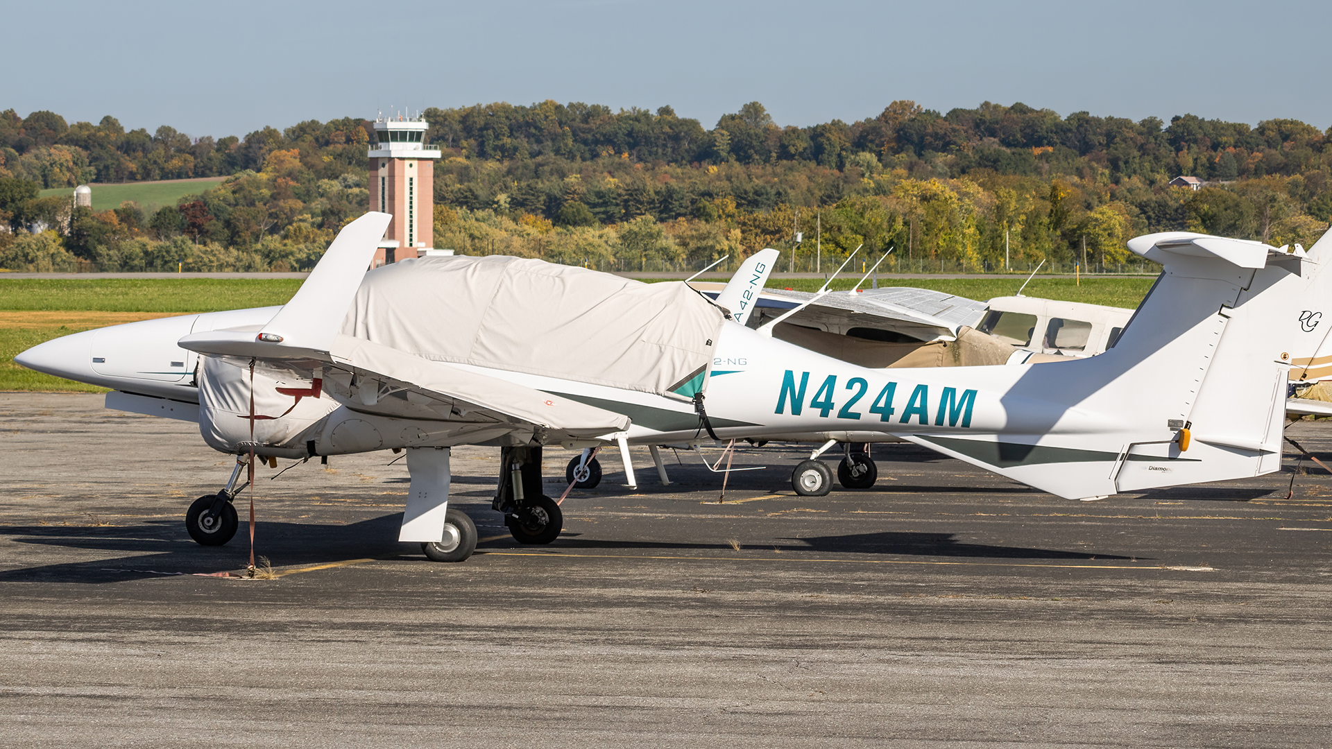 Full size: PRIVATE Diamond DA-42 N424AM at Frederick Municipal Airport