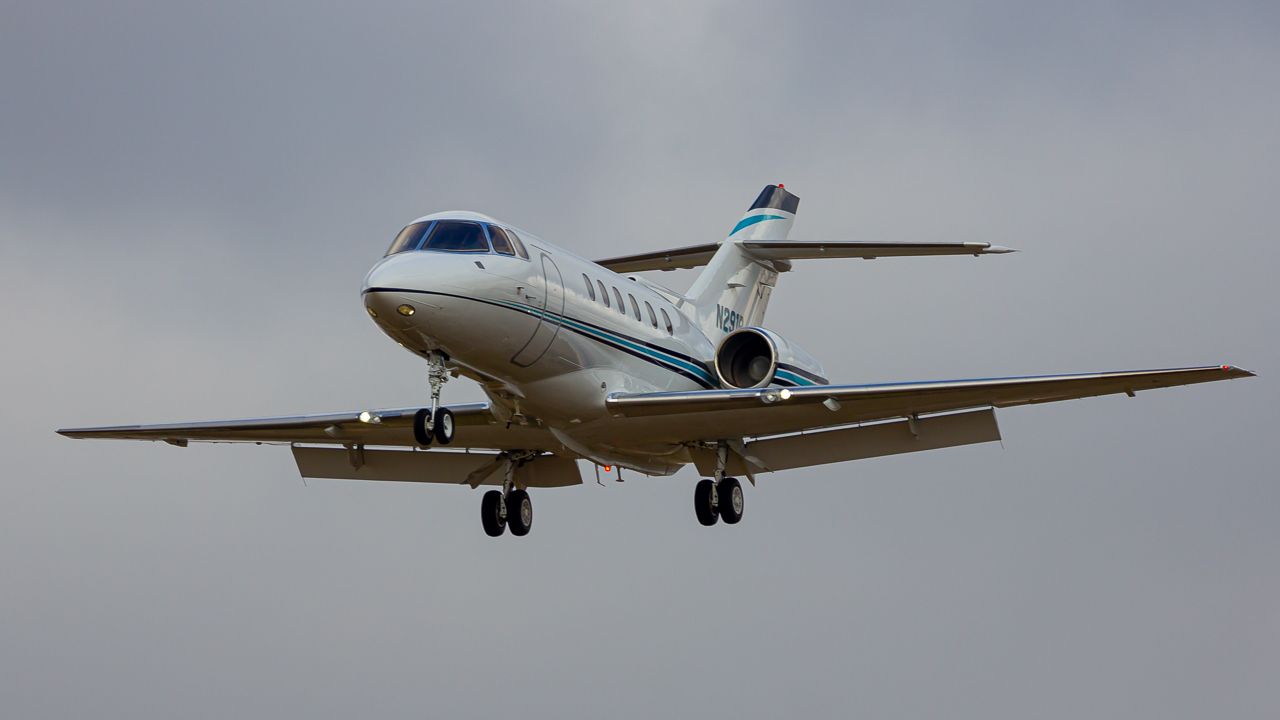 Full size: PRIVATE Beechcraft Hawker 800XP N291B at John Glenn Columbus International Airport