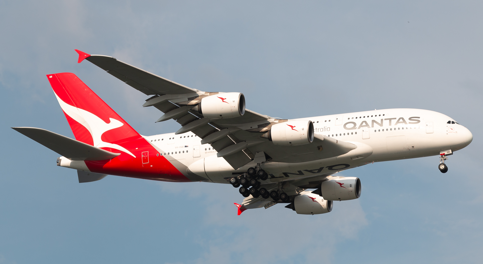 Full size: Qantas Airways Airbus A380-800 VH-OQB at Singapore-Changi Airport