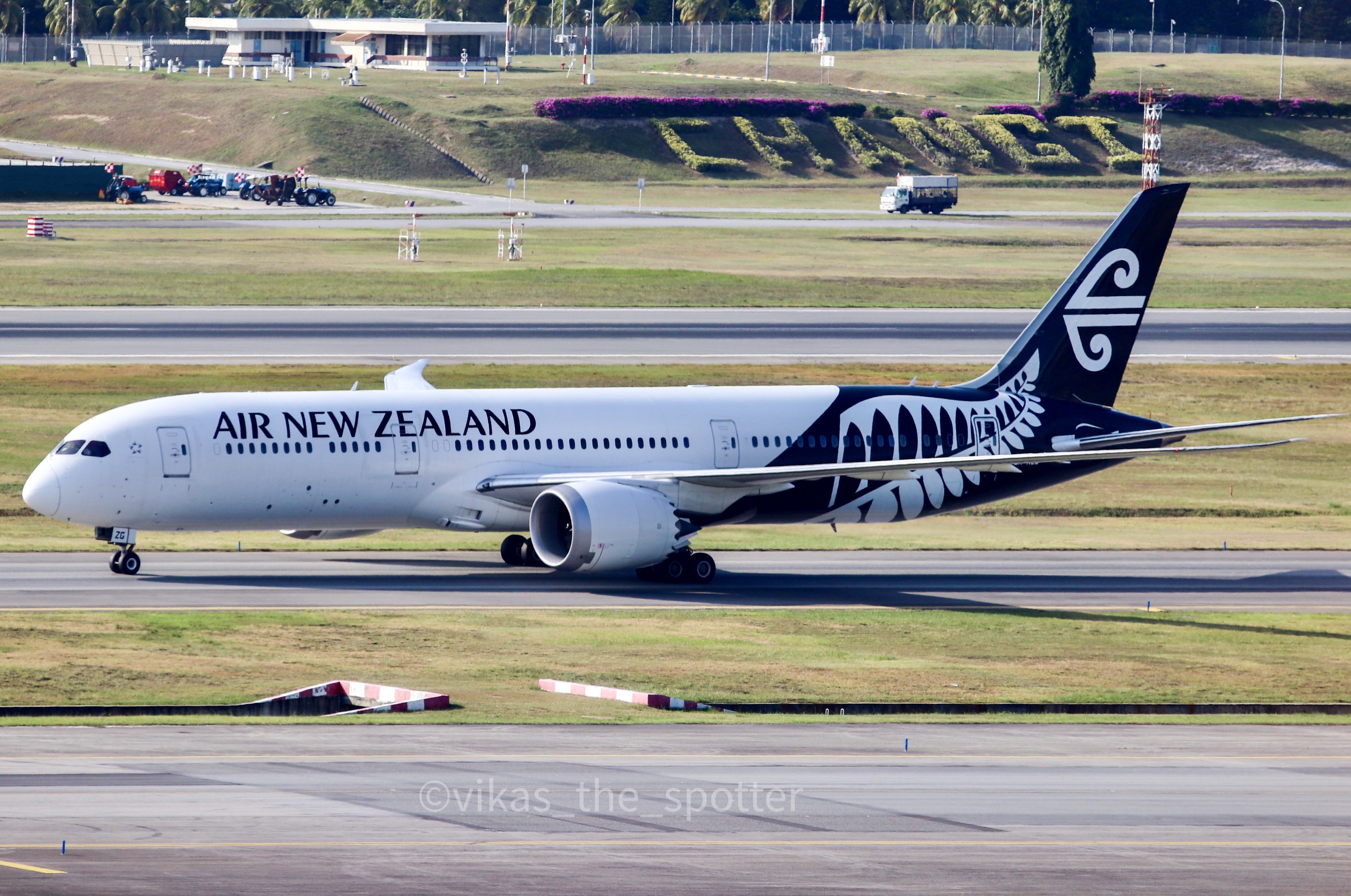 Full size: Air New Zealand Boeing 787-9 ZK-NZG at Singapore-Changi Airport