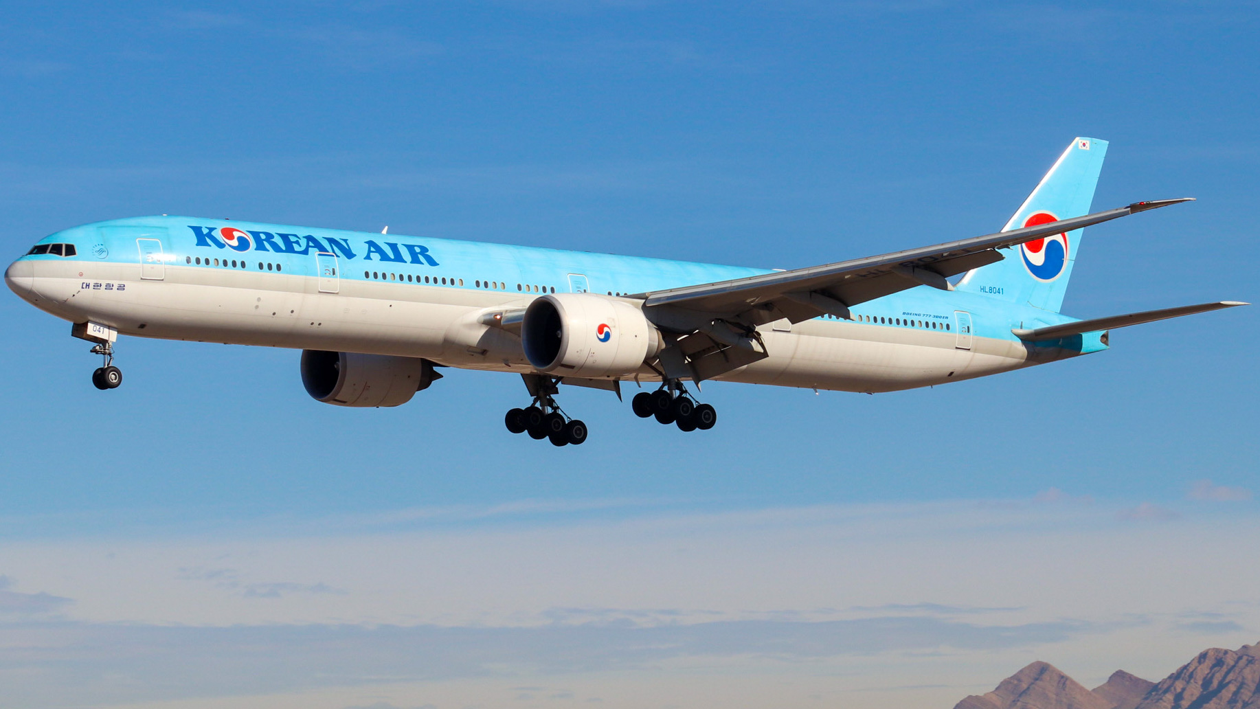 Full size: Korean Air Boeing 777-300 HL8041 at Harry Reid International Airport