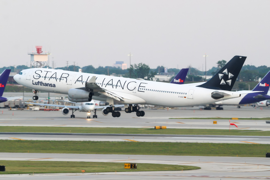 Full size: Lufthansa Airbus A340-300 D-AIGP at Chicago O'Hare International Airport