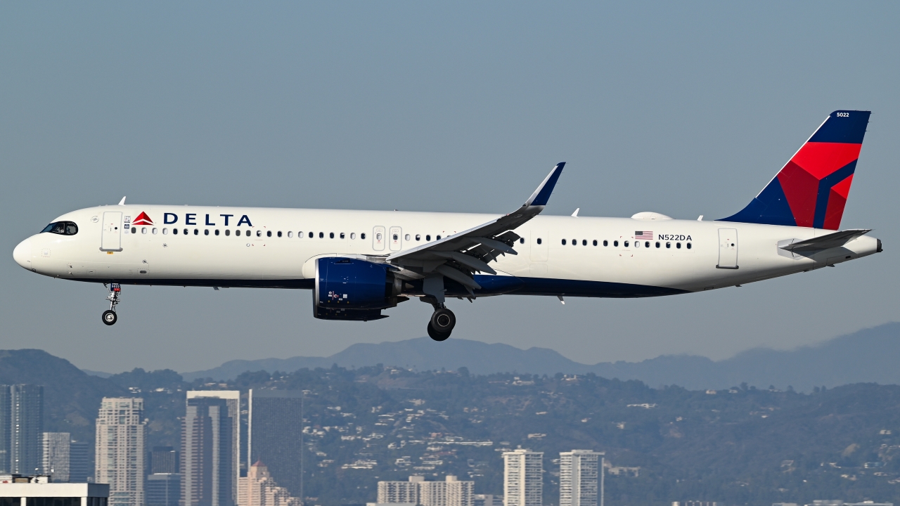 Full size: Delta Airlines Airbus A321NEO N522DA at Los Angeles International Airport