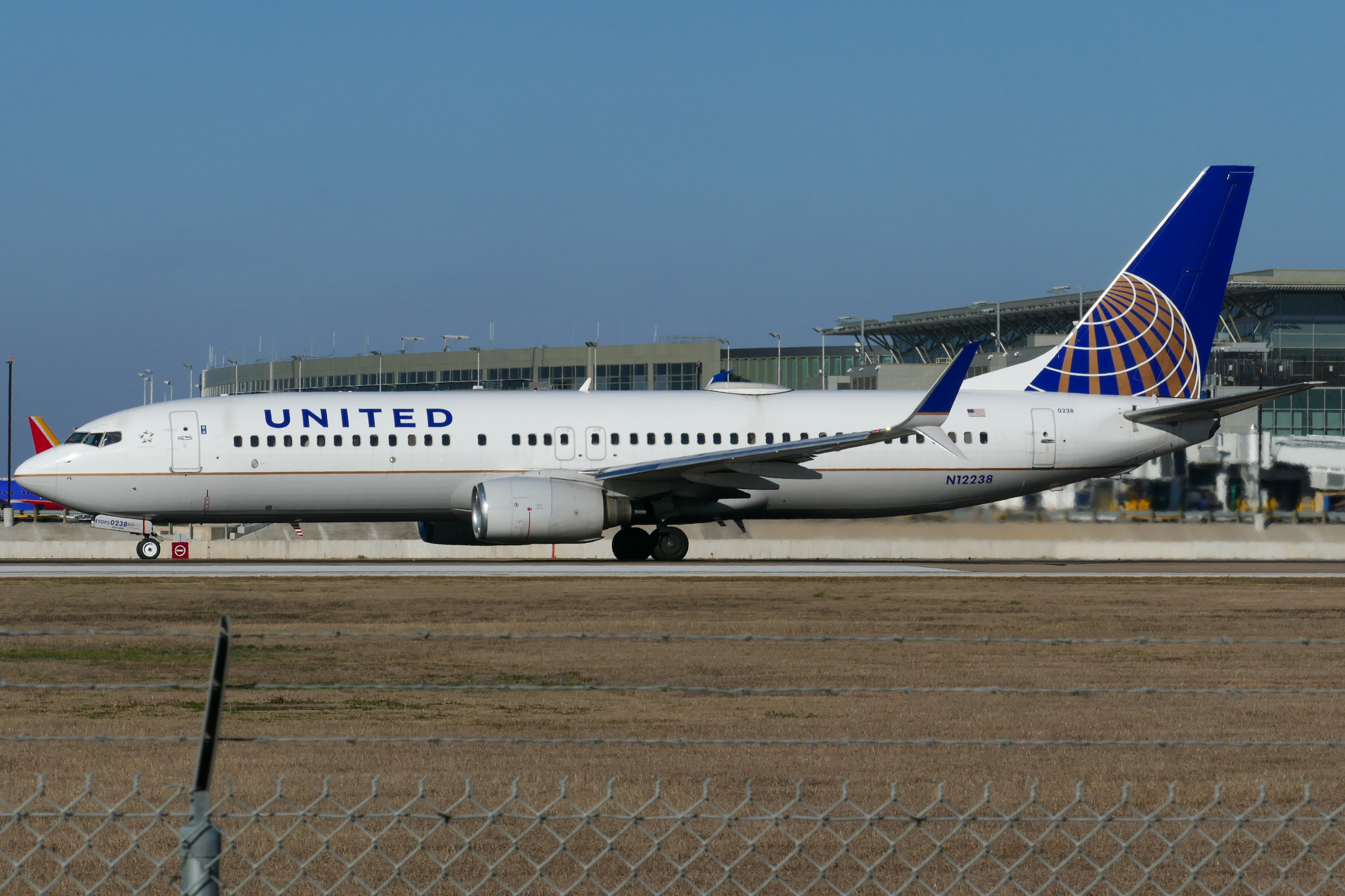Full size: United Airlines Boeing 737-800 N12238 at Austin-Bergstrom International Airport