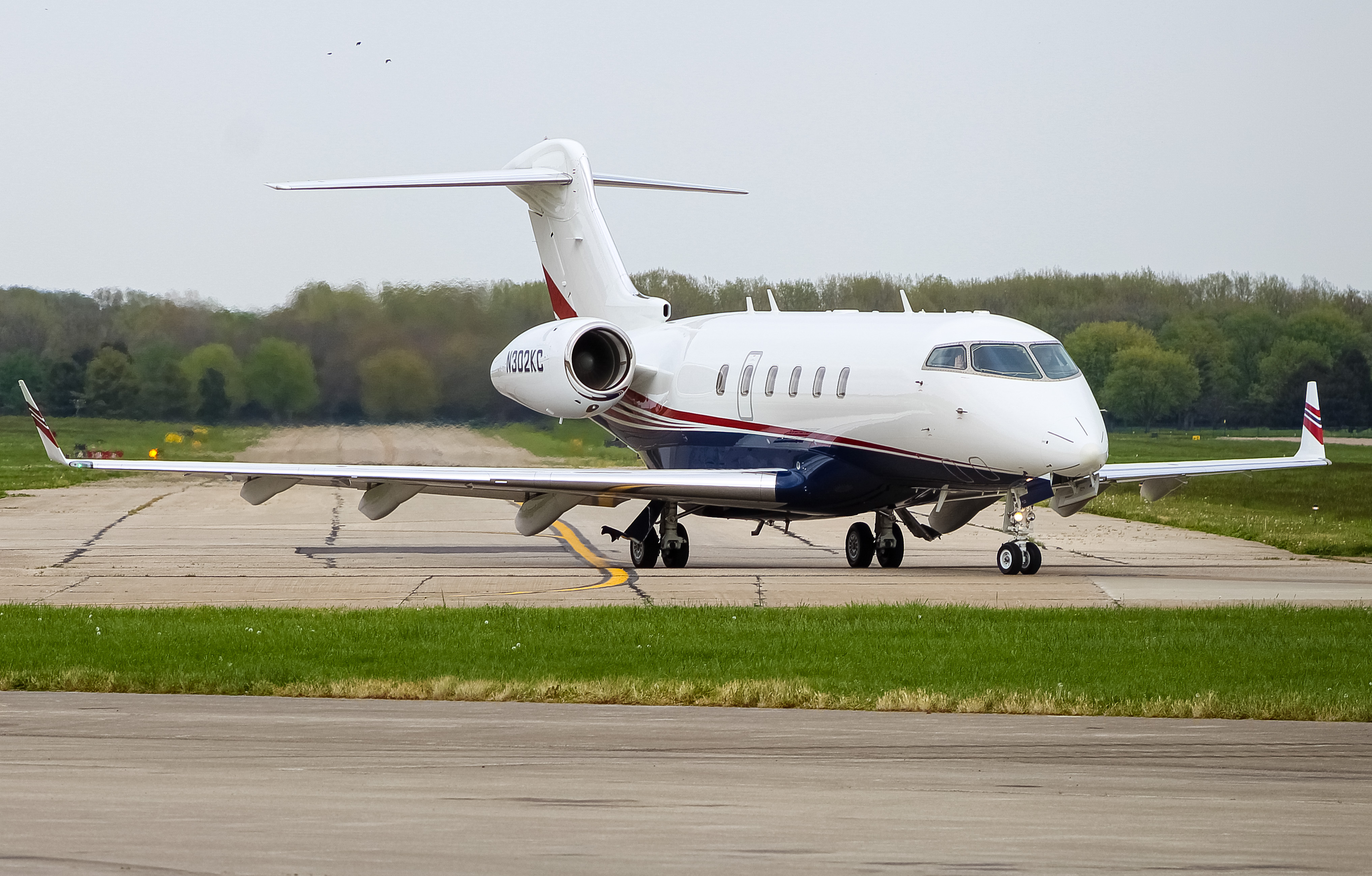 Full size: PRIVATE Bombardier Challenger 300 N302KC at Cincinnati Municipal Airport/Lunken Field