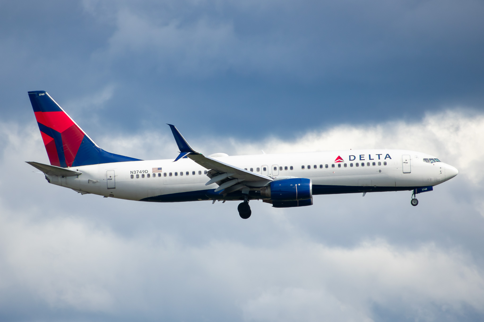 Full size: Delta Airlines Boeing 737-800 N3749D at Seattle-Tacoma International Airport