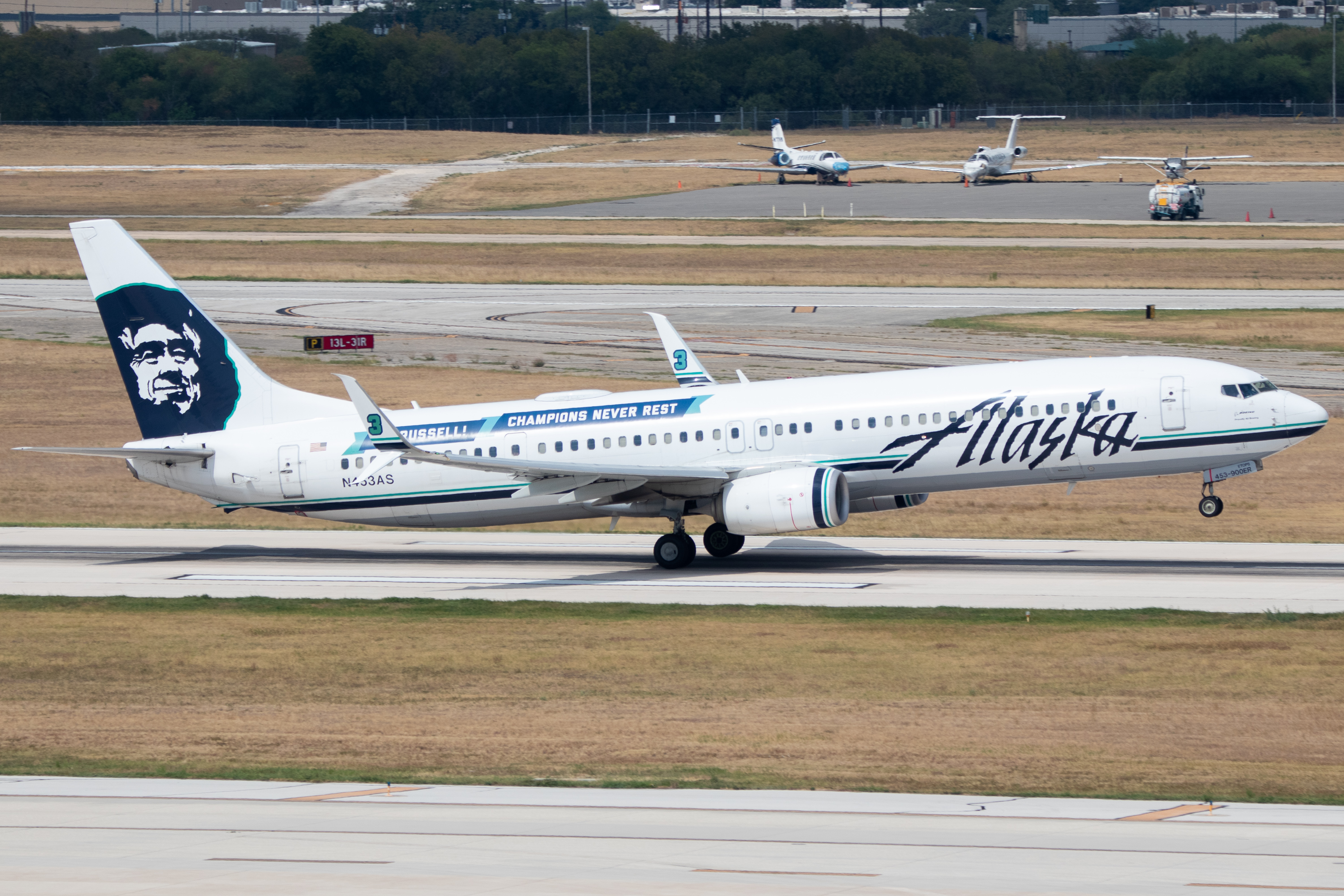 Full size: Alaska Airlines Boeing 737-900ER N453AS at San Antonio International Airport