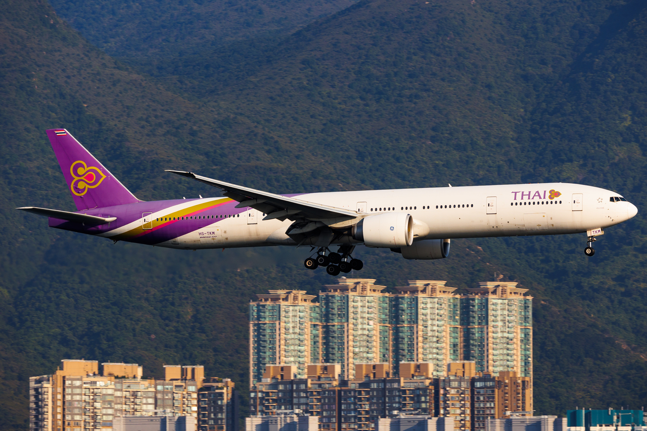 Full size: Thai Airways Boeing 777-300ER HS-TKM at Hong Kong International Airport