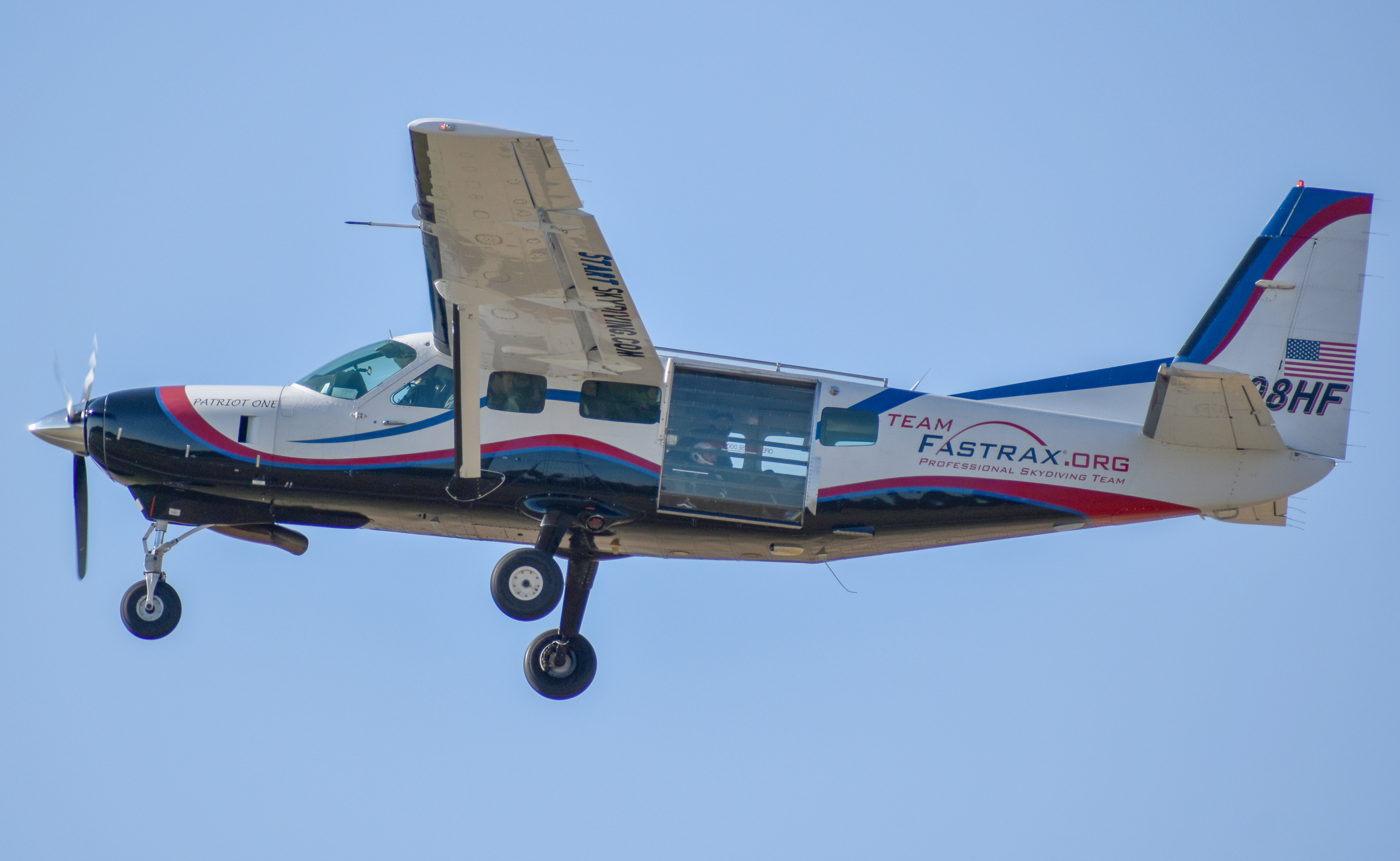 Full size: PRIVATE Cessna 208 Grand Caravan N208HF at Middletown Regional Airport