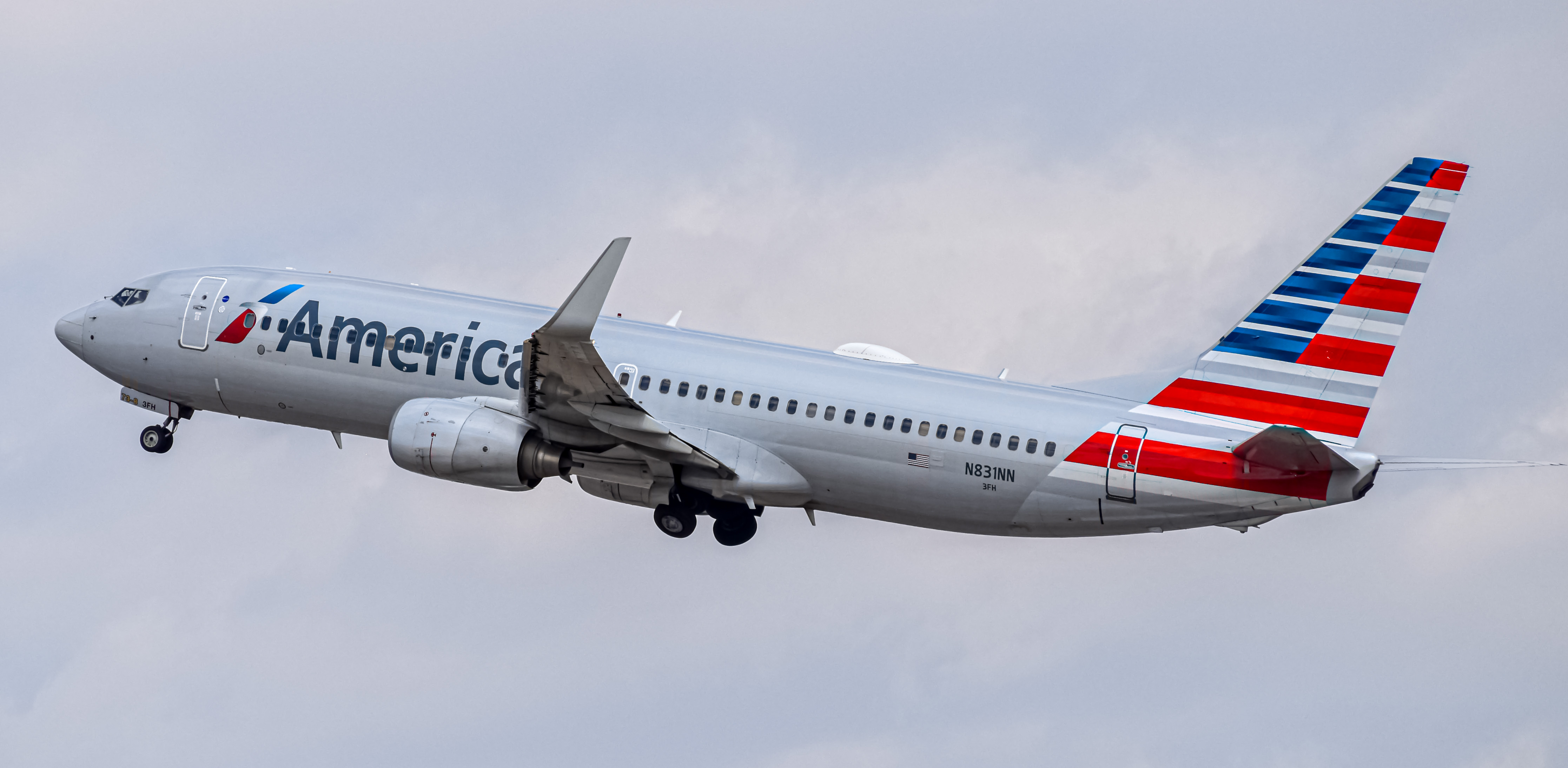 Full size: American Airlines Boeing 737-800 N831NN at Denver International Airport