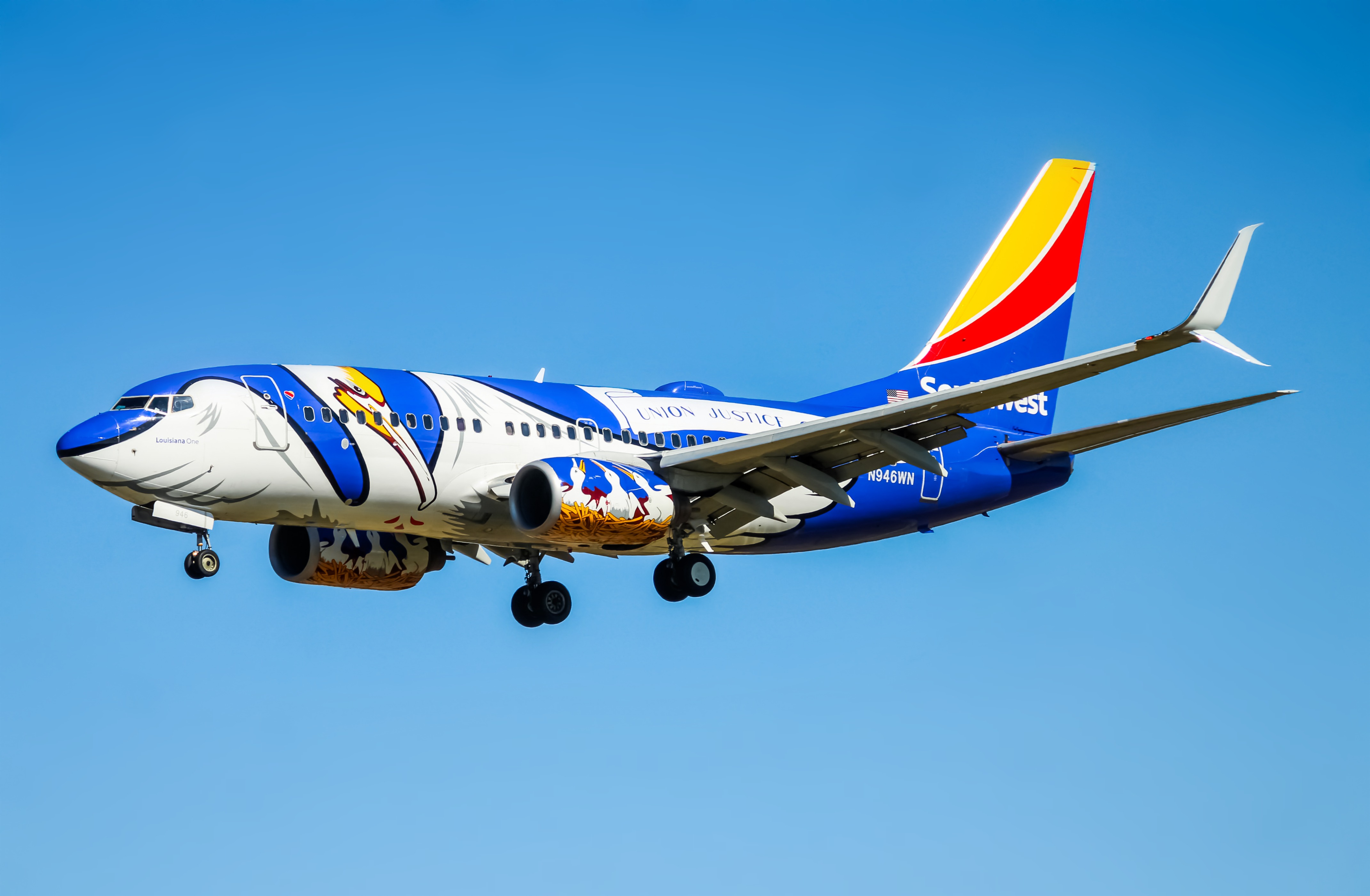 Full size: Southwest Airlines Boeing 737-700 N946WN at Baltimore/Washington International Thurgood Marshall Airport
