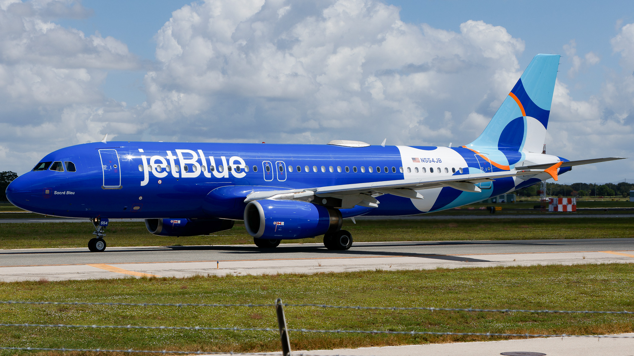 Full size: JetBlue Airways Airbus A320 N554JB at Sarasota/Bradenton International Airport
