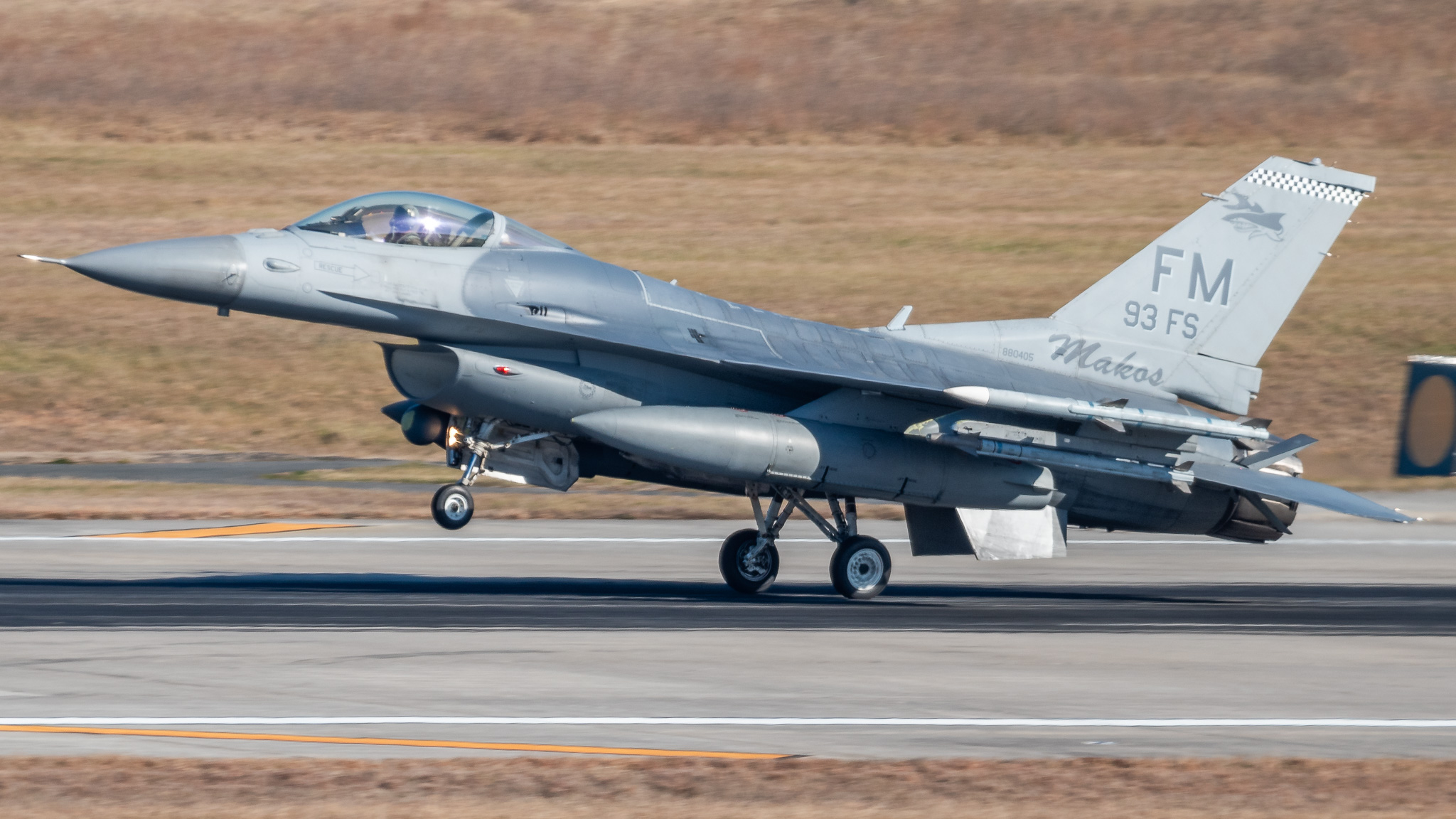 Full size: USAF - United States Air Force General Dynamics F-16 Fighting Falcon 88-0405 at Atlantic City International Airport