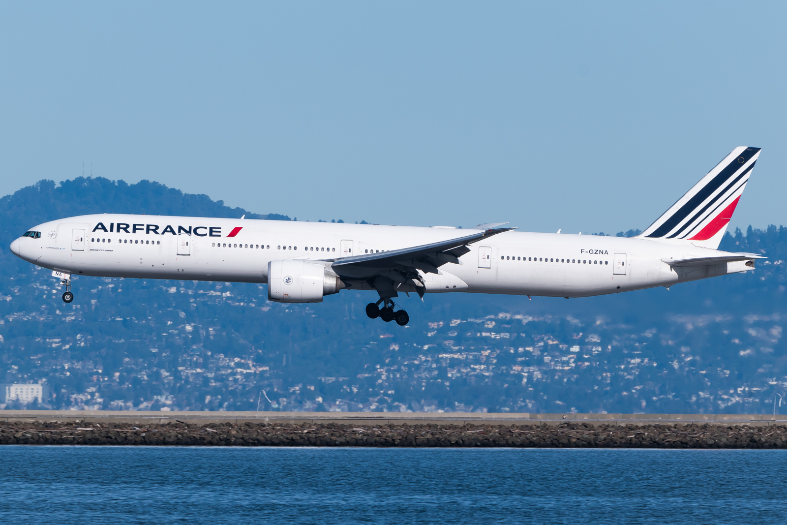 Full size: Air France Boeing 777-300ER F-GZNA at San Francisco International Airport