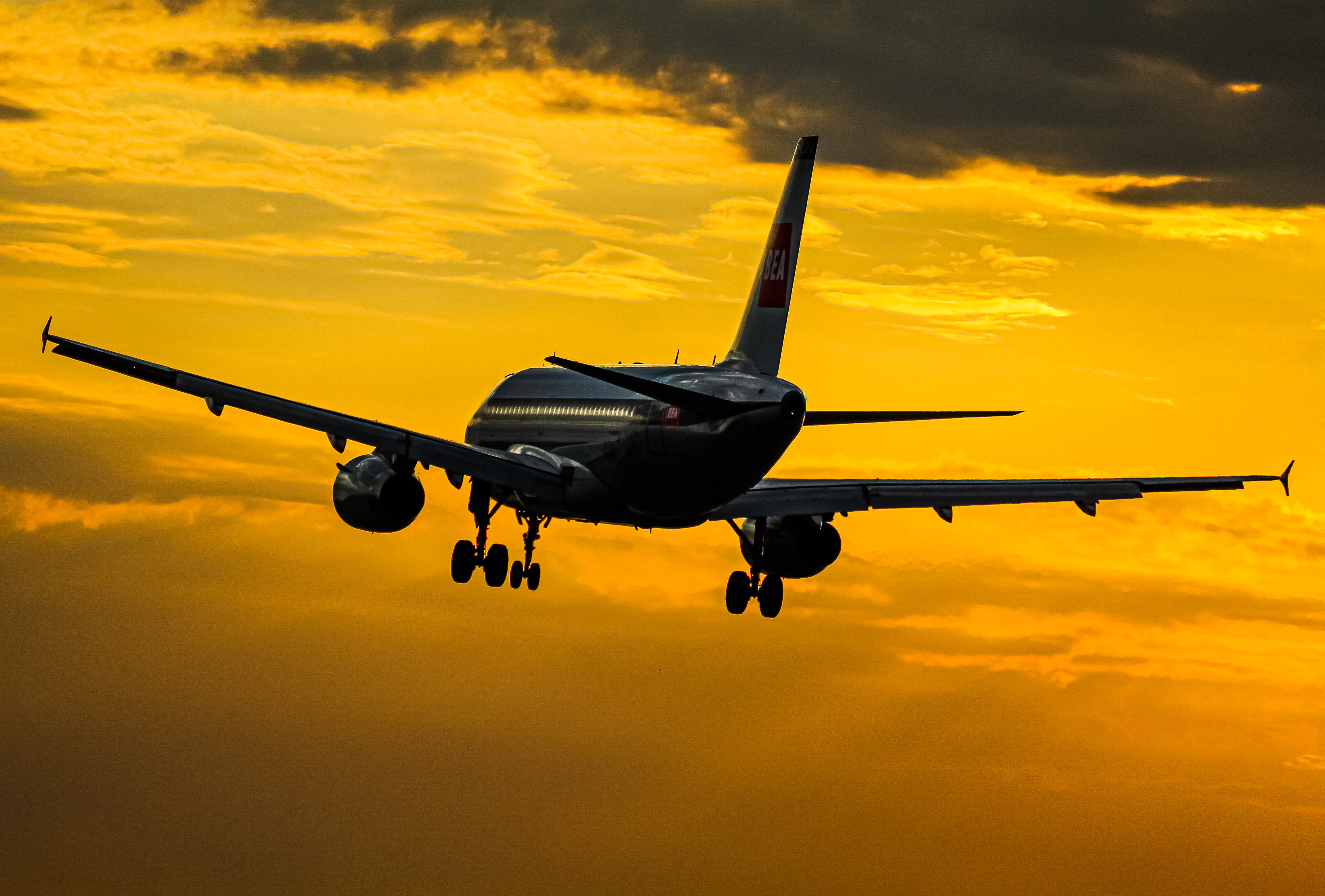 Full size: British Airways Airbus A319 G-EUPJ at London Heathrow International Airport