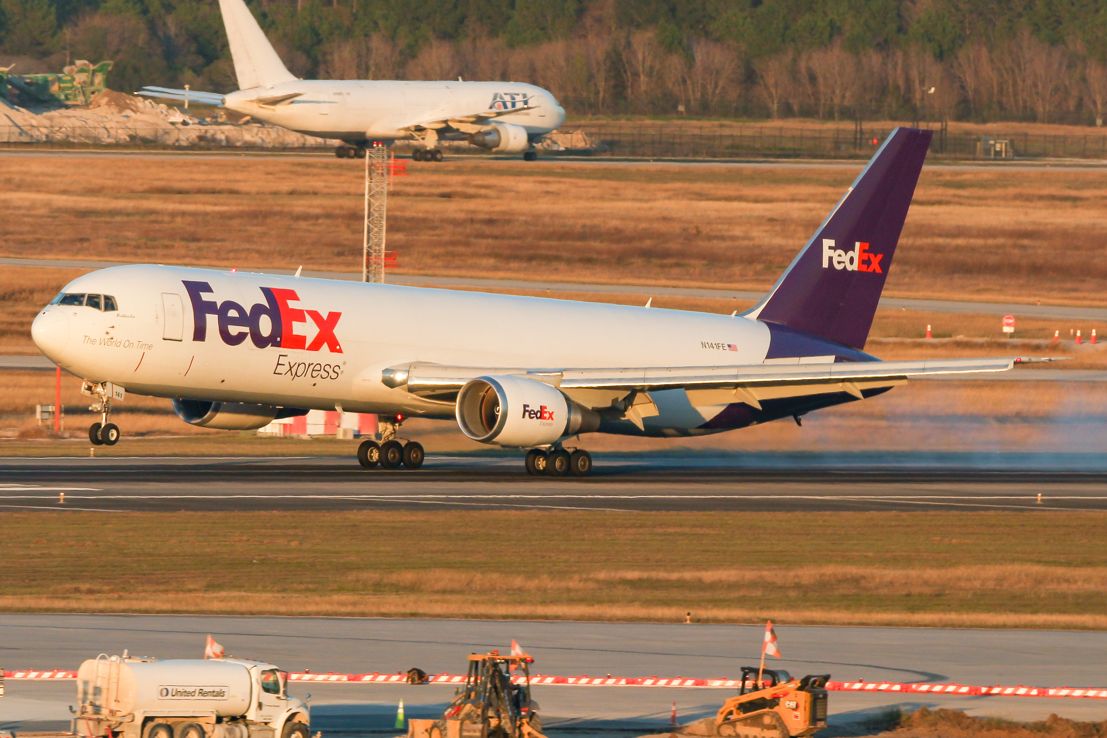 Full size: FedEx Boeing 767-300F N141FE at Houston-George Bush Intercontinental Airport