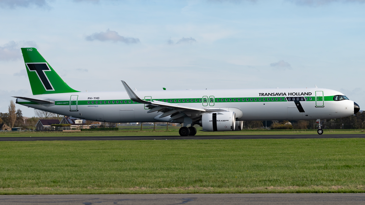 Full size: Transavia Airbus A321NEO PH-YHD at Amsterdam Schiphol Airport