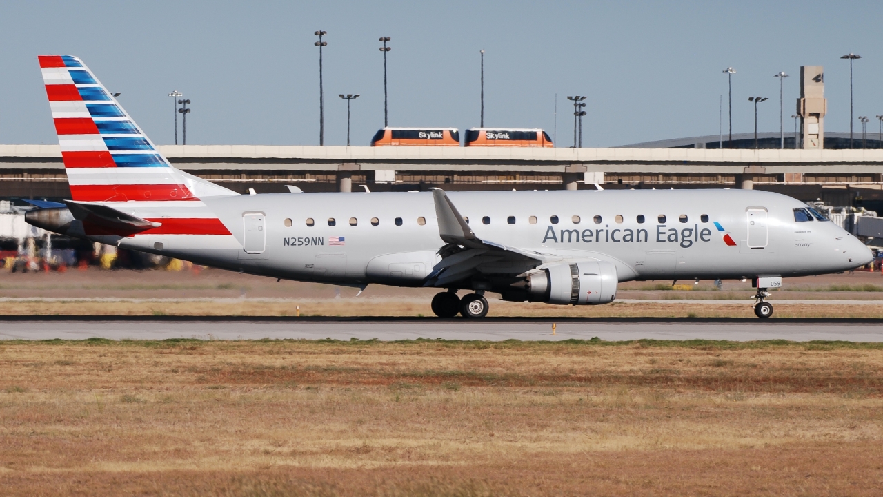 Full size: American Eagle Embraer E175 N259NN at Dallas-Fort Worth International Airport
