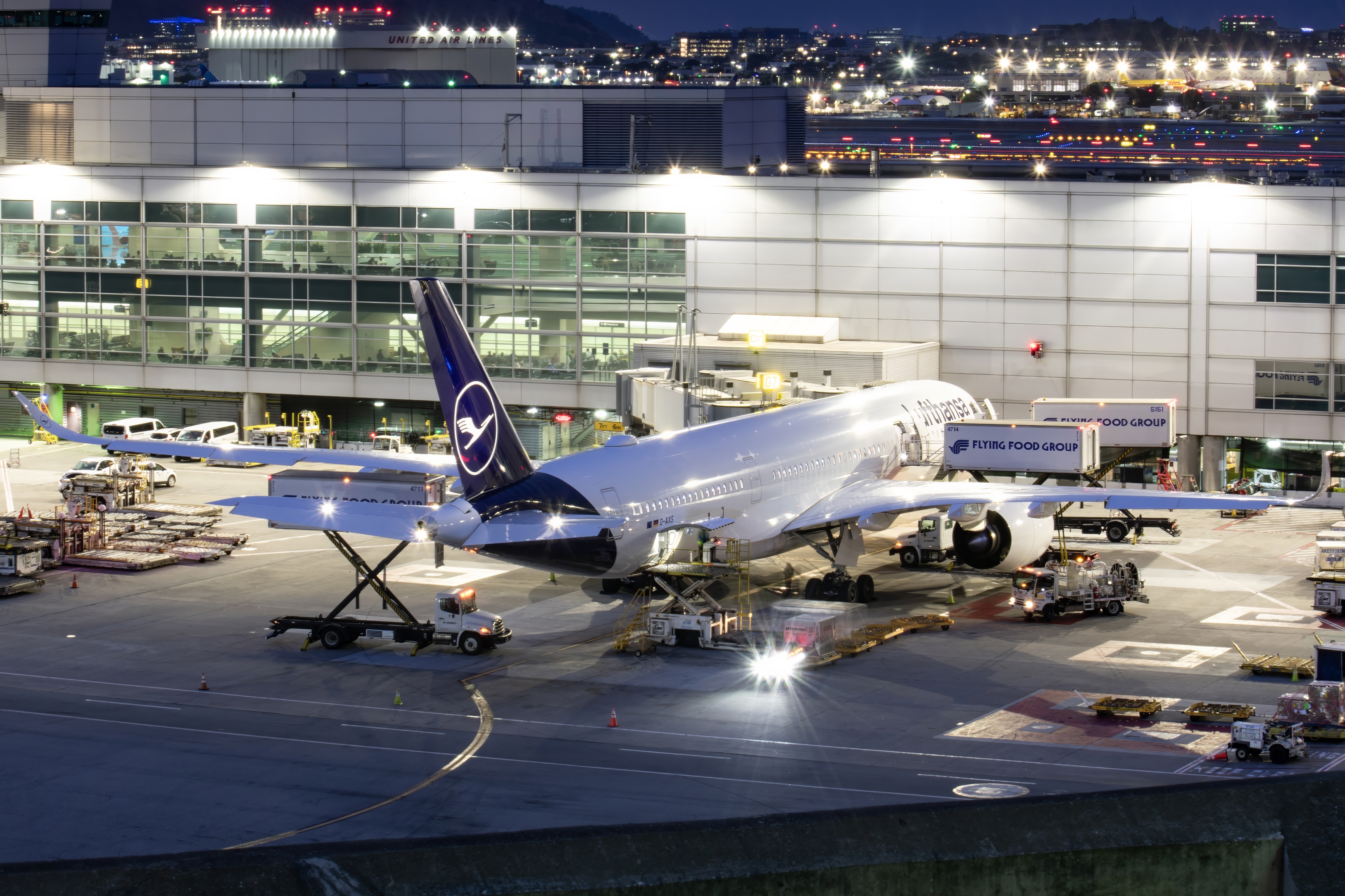 Full size: Lufthansa Airbus A350-900 D-AIXS at San Francisco International Airport