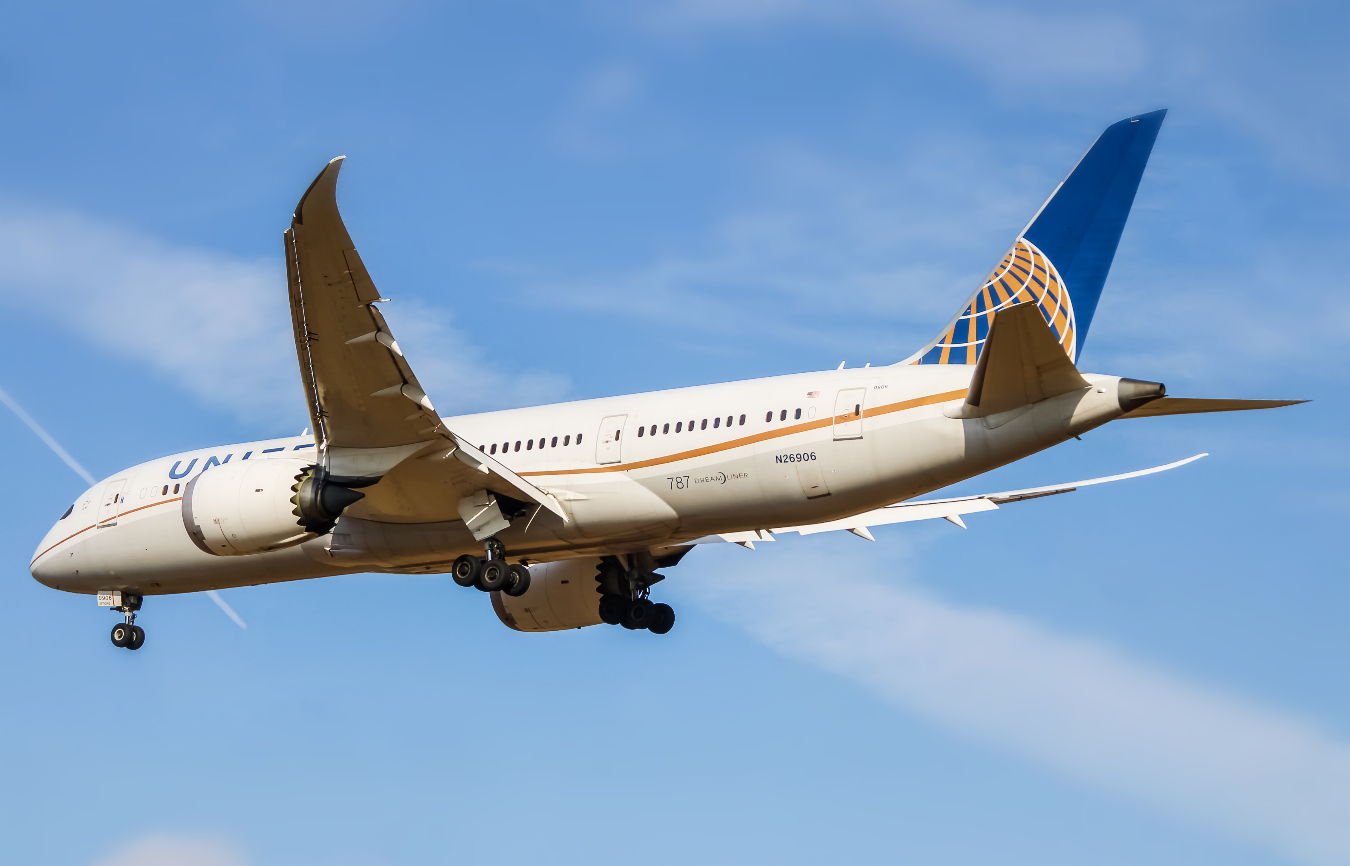 Full size: United Airlines Boeing 787-8 N26906 at Washington Dulles International Airport
