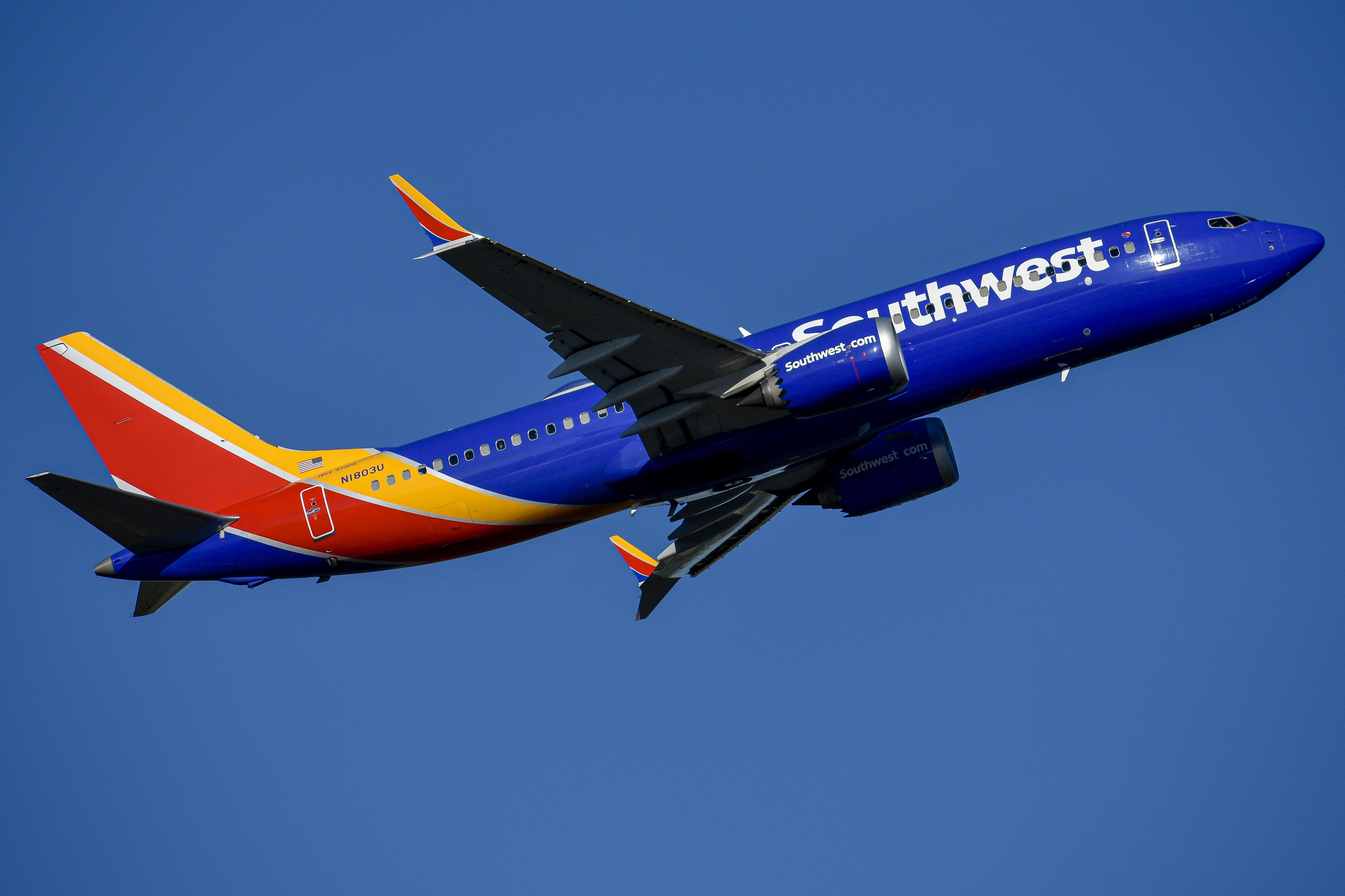 Full size: Southwest Airlines Boeing 737 MAX 8 N1803U at Orlando International Airport