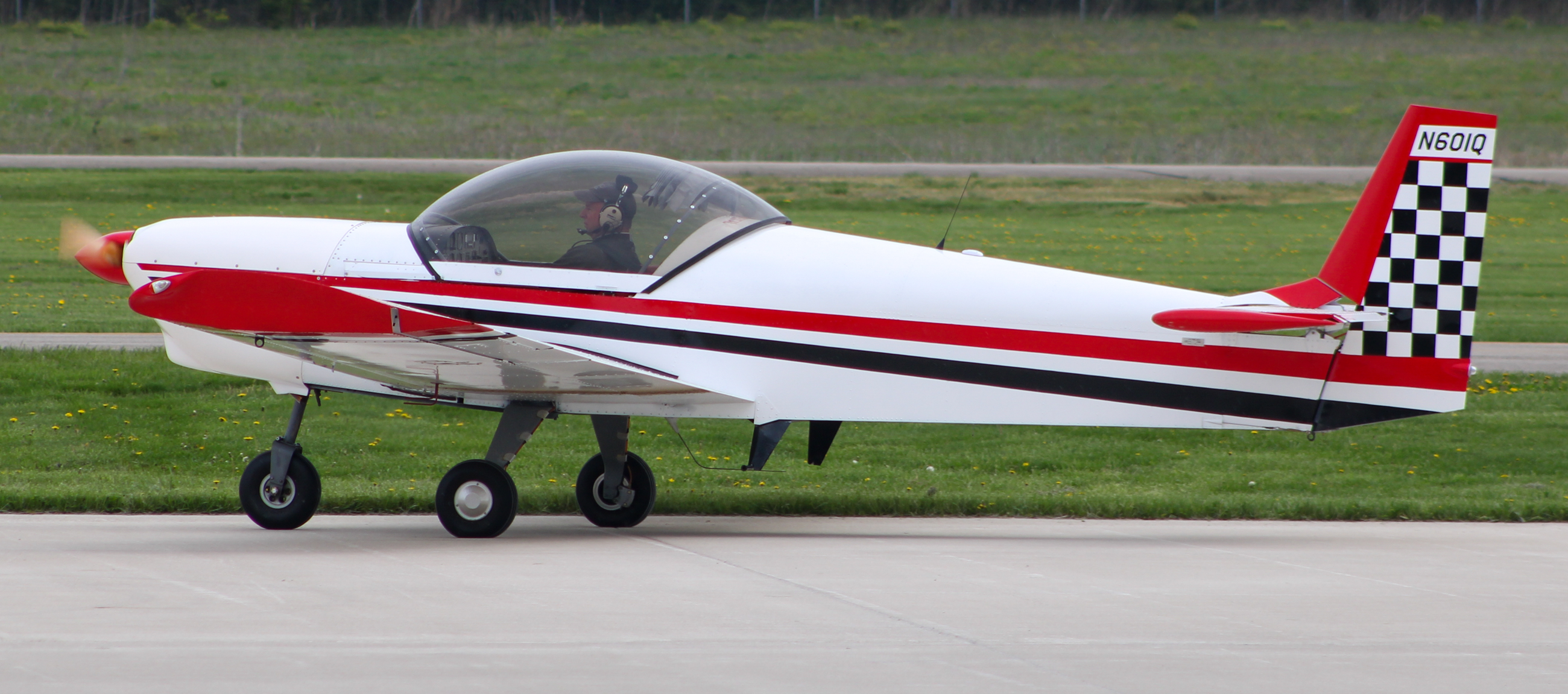 Full size: PRIVATE CH-601 HDS Zodiac  N601Q at Butler County Regional Airport/Hogan Field
