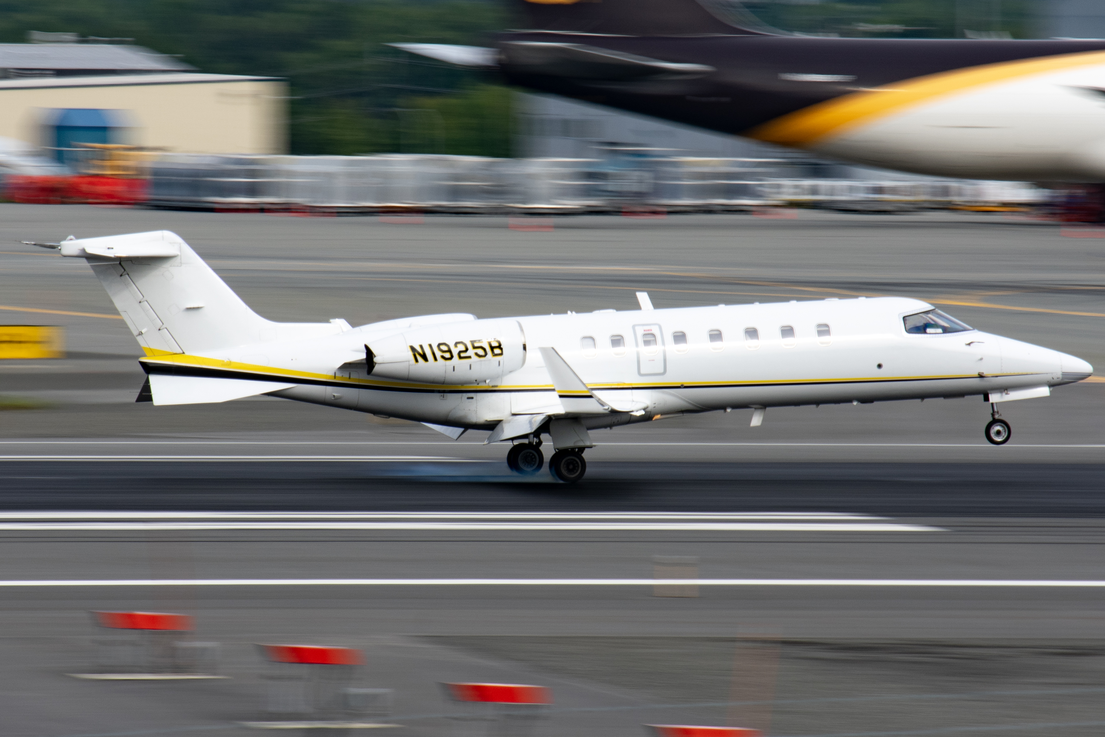 Full size: PRIVATE Learjet 35 N1925B at Anchorage Ted Stevens International Airport