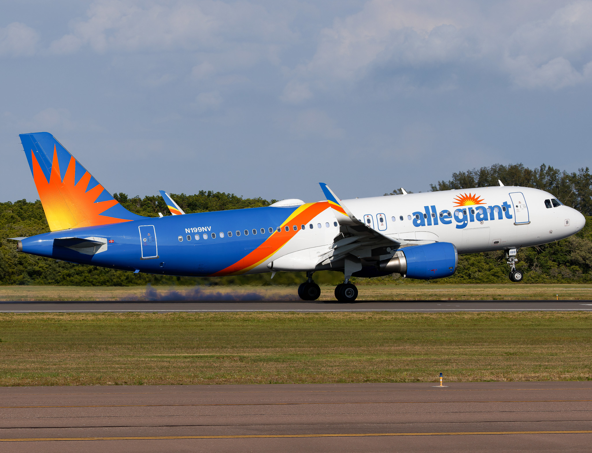 Full size: Allegiant Air Airbus A320 N199NV at St. Petersburg Clearwater International Airport