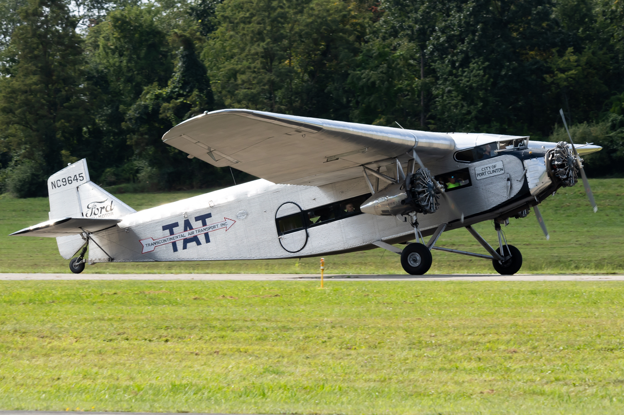 Full size: PRIVATE Ford Tri-Motor 5-AT NC9645 at 