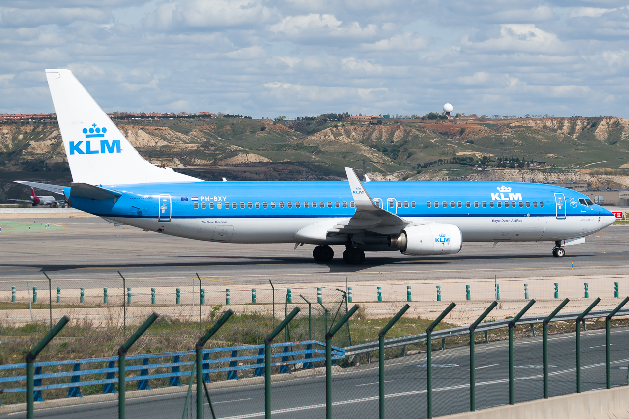 Full size: KLM Boeing 737-800 PH-BXY at Madrid Barajas Airport