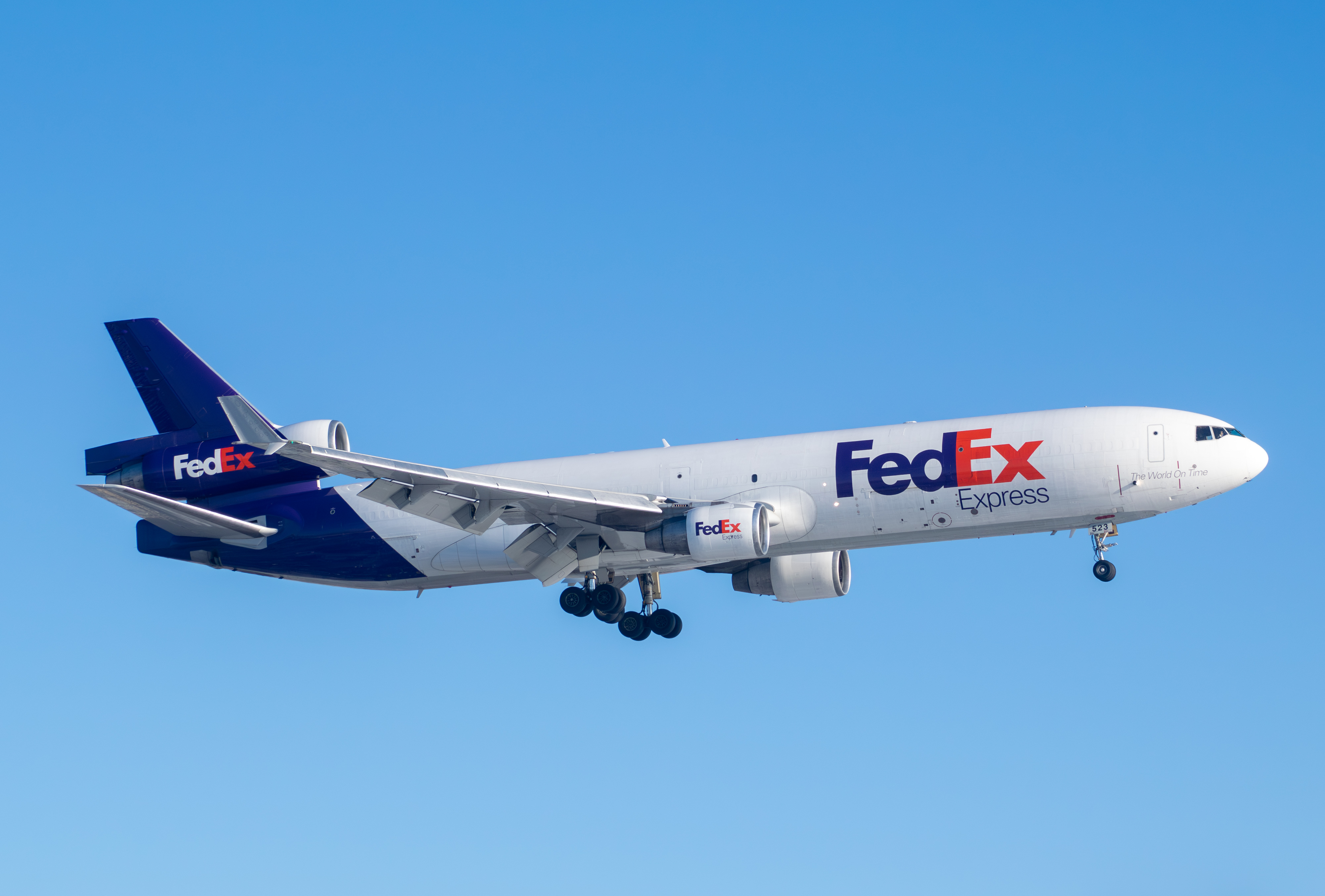Full size: FedEx McDonnell Douglas MD-11F N523FE at Newark Liberty International Airport