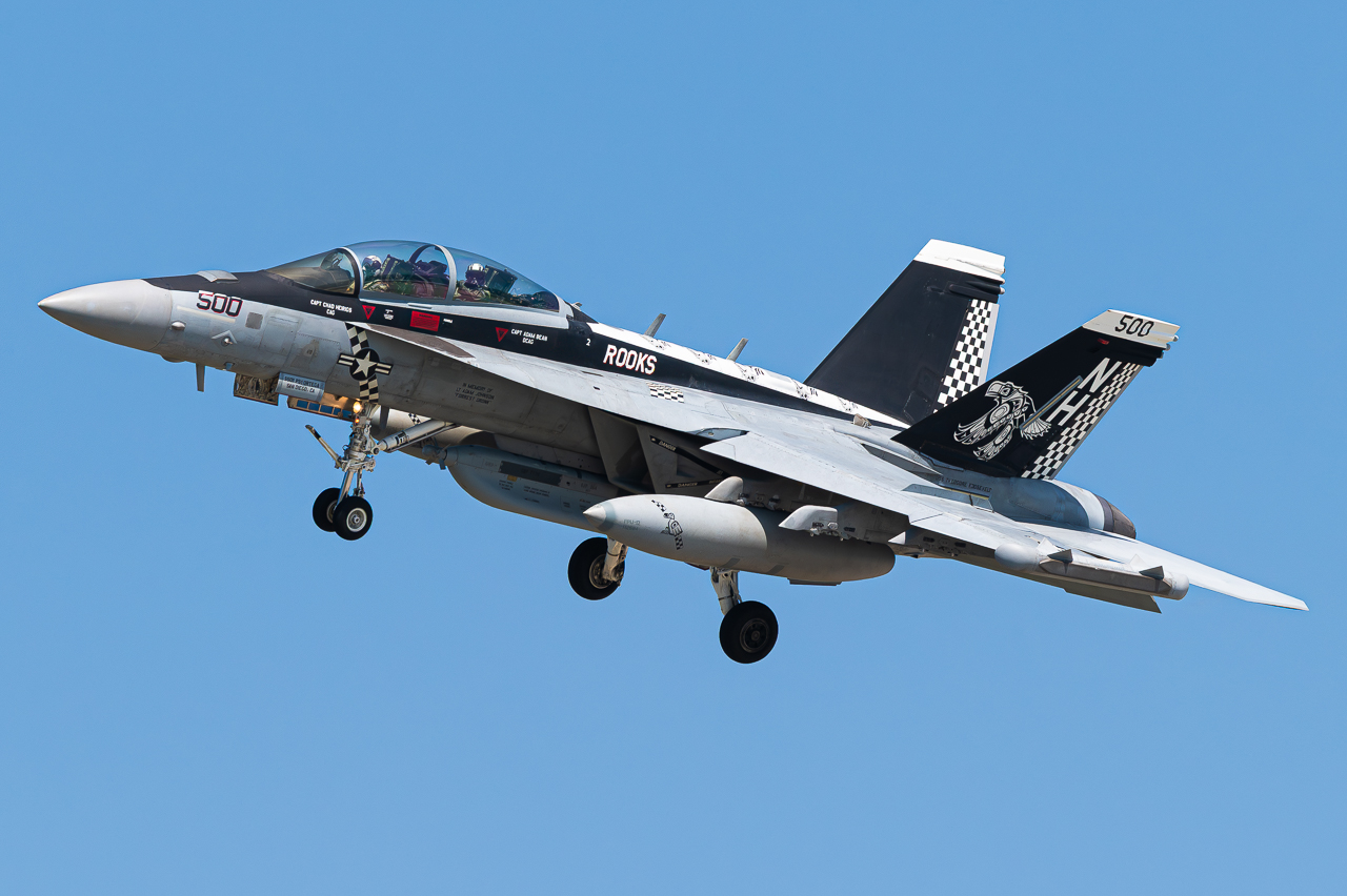 Full size: USN - United States Navy Boeing EA-18G Growler 168266 at North Island NAS