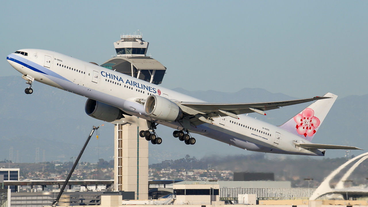 Full size: China Airlines Boeing 777-300ER B-18006 at Los Angeles International Airport