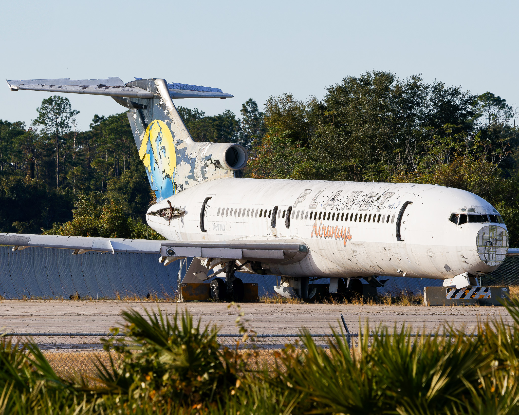 Full size: Planet Airways Boeing 727-700 N69742 at Orlando International Airport
