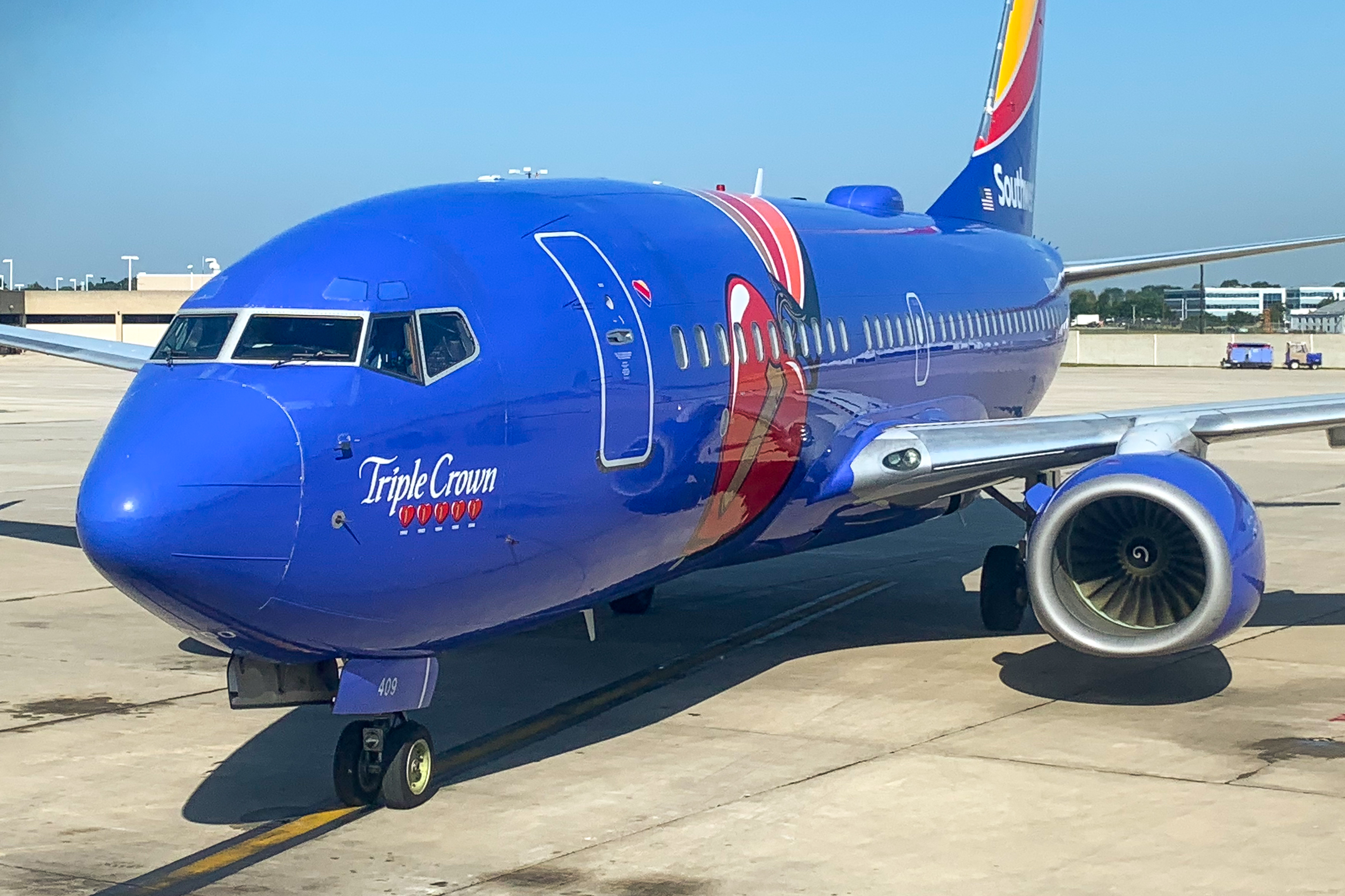 Full size: Southwest Airlines Boeing 737-700 N409WN at General Mitchell International Airport