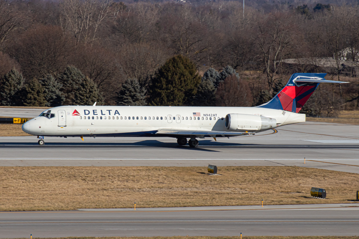 Full size: Delta Airlines Boeing 717-200 N942AT at John Glenn Columbus International Airport