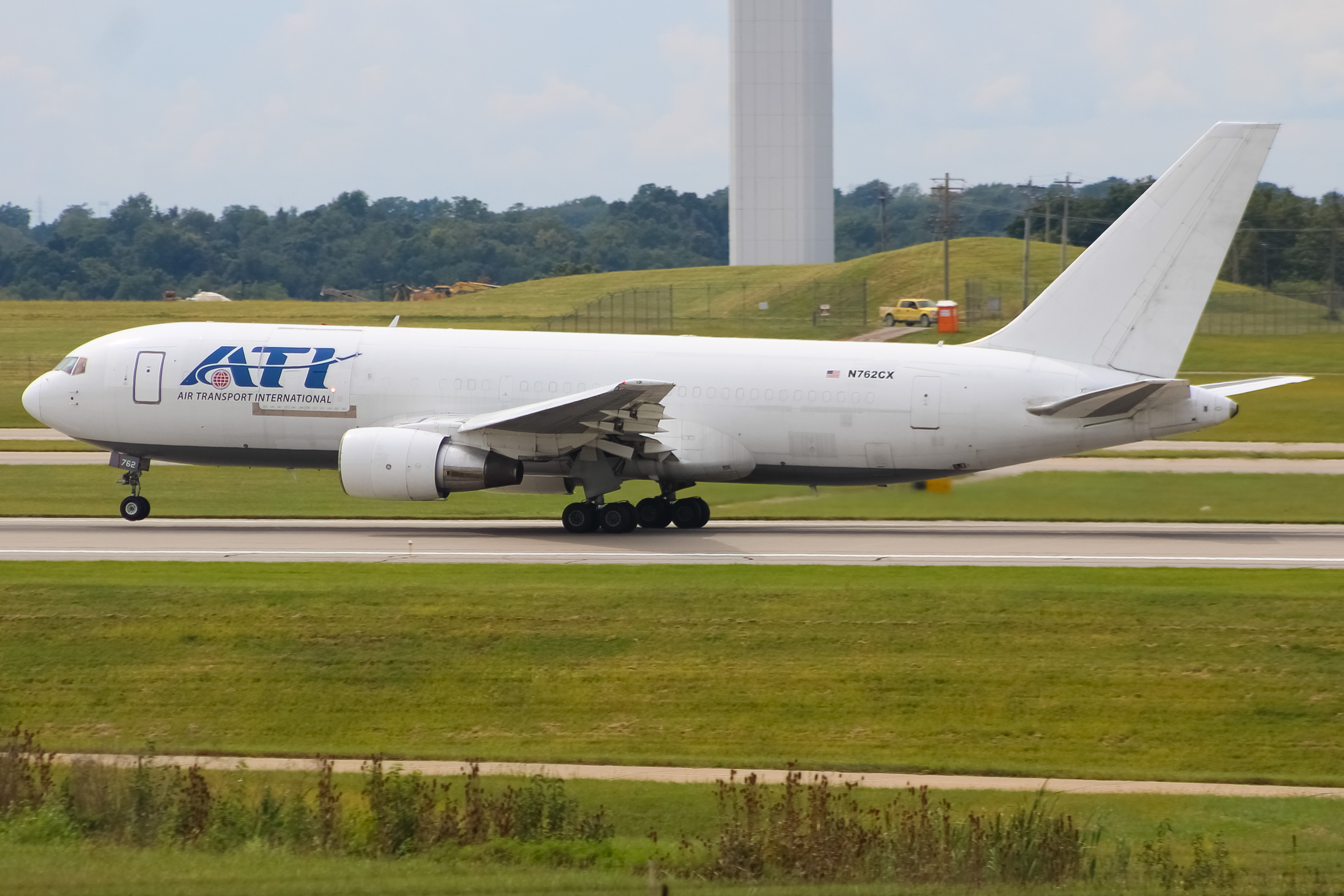 Full size: ATI International  Boeing 767-200F N762CX at Cincinnati/Northern Kentucky International Airport