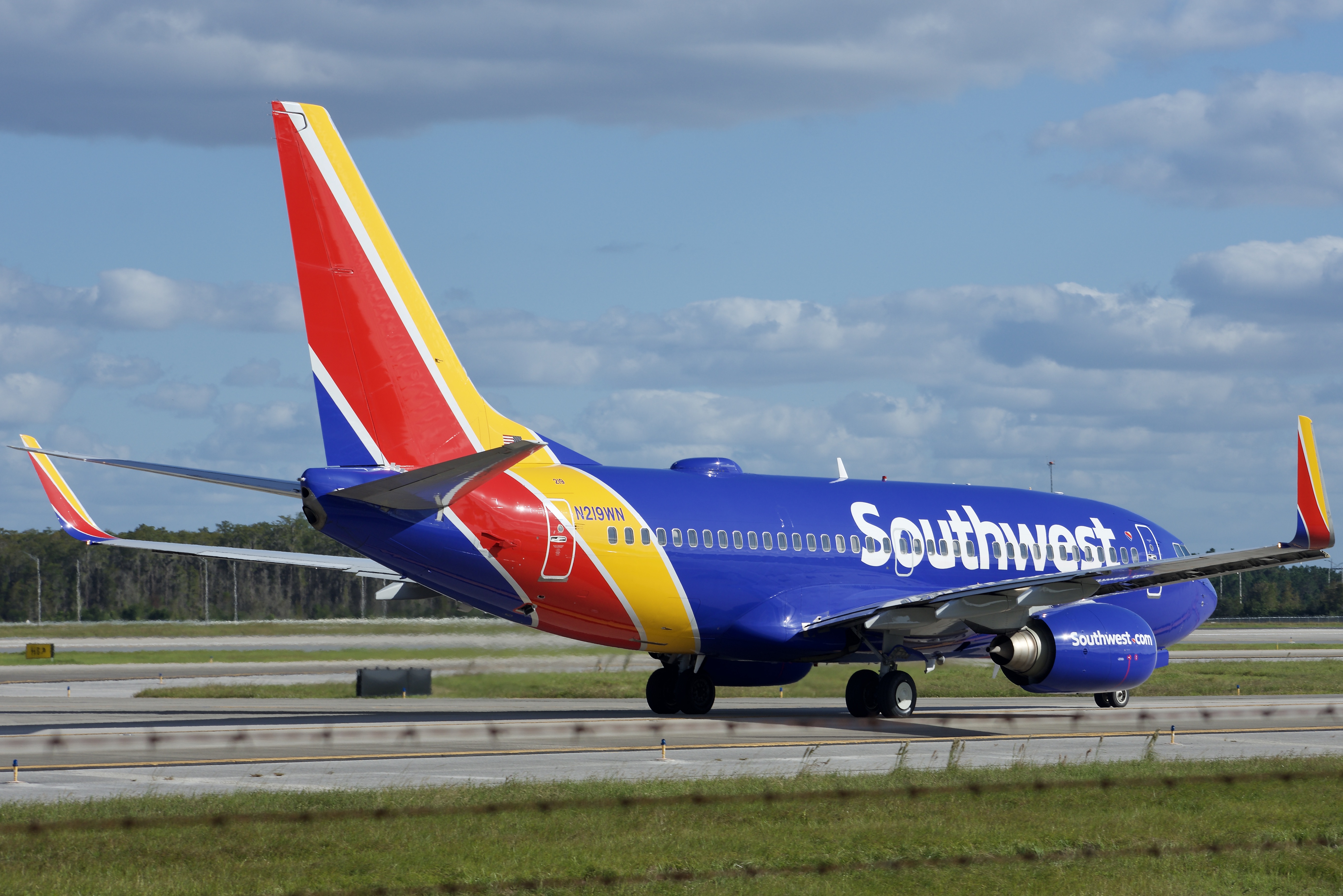 Full size: Southwest Airlines Boeing 737-700 N219WN at Orlando International Airport