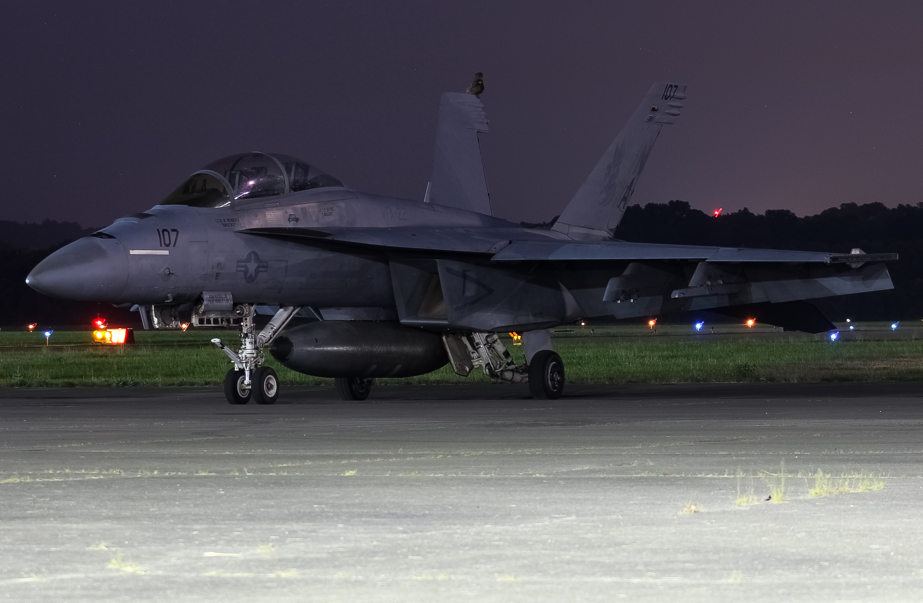 Full size: USN - United States Navy Boeing F/A-18E/F Super Hornet 166676 at Cincinnati Municipal Airport/Lunken Field