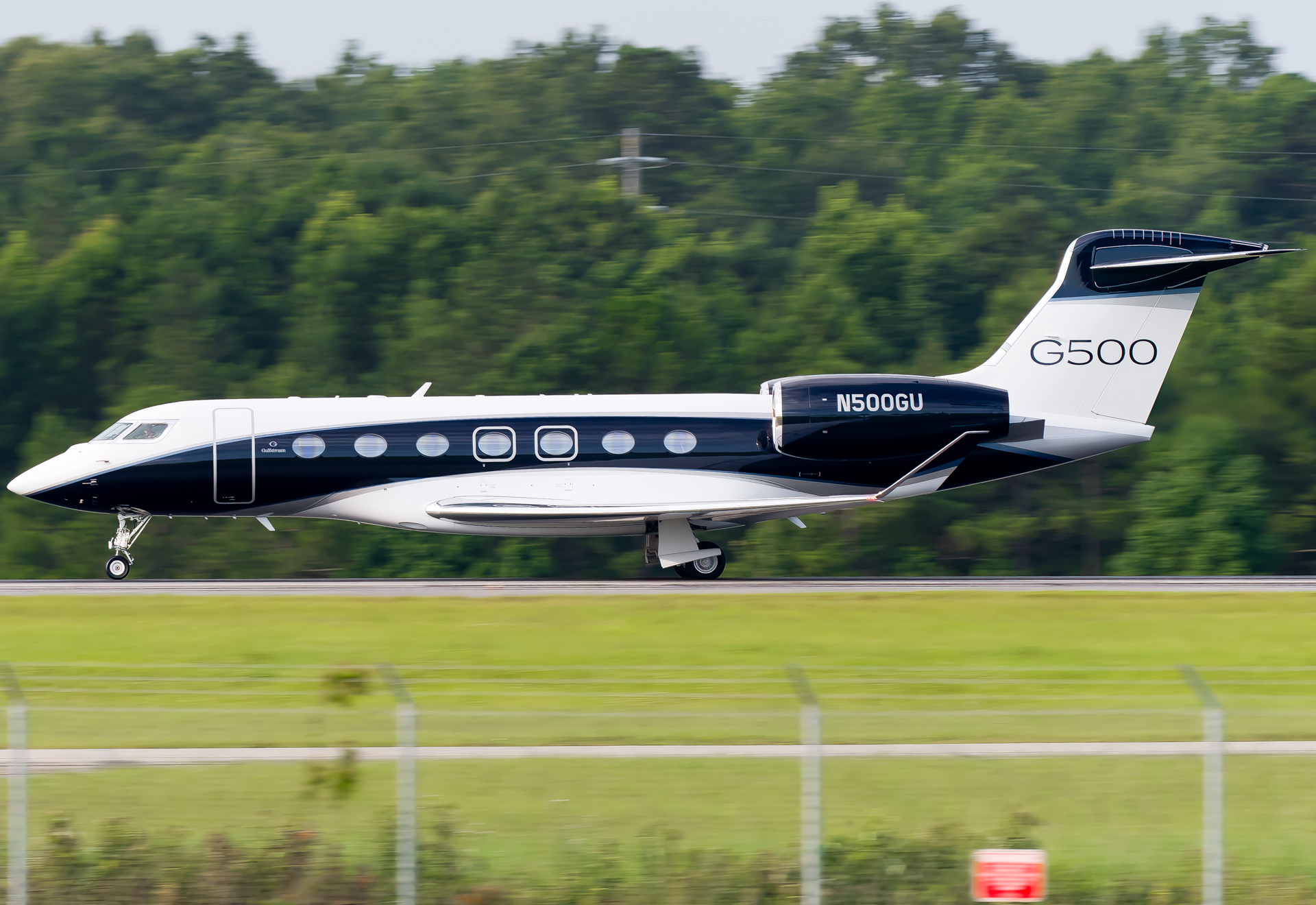 Full size: Gulfstream Aerospace Gulfstream G500 N500GU at Savannah/Hilton Head International Airport