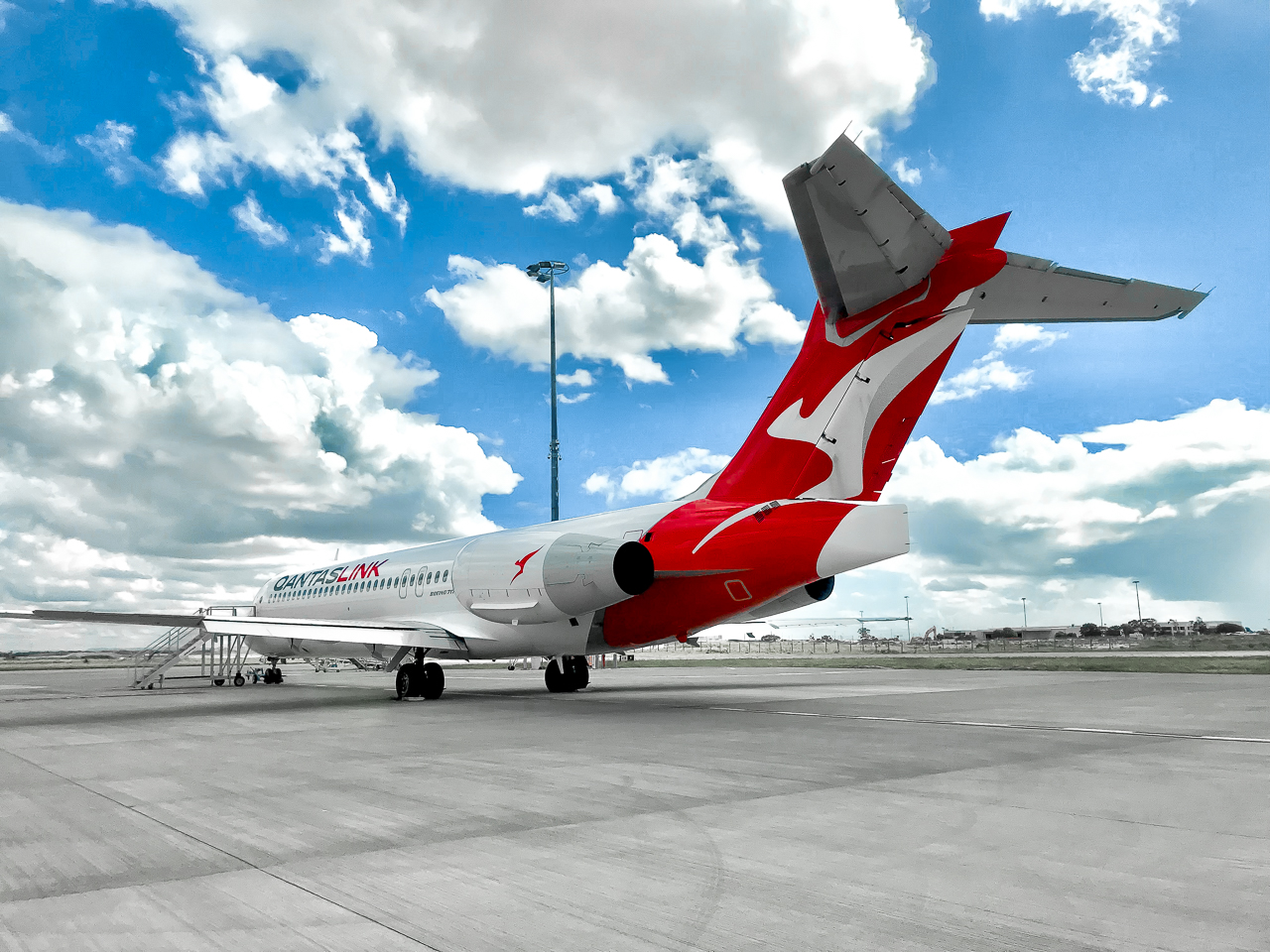 Full size: QantasLink Boeing 717-200 VH-NXD at Brisbane Airport