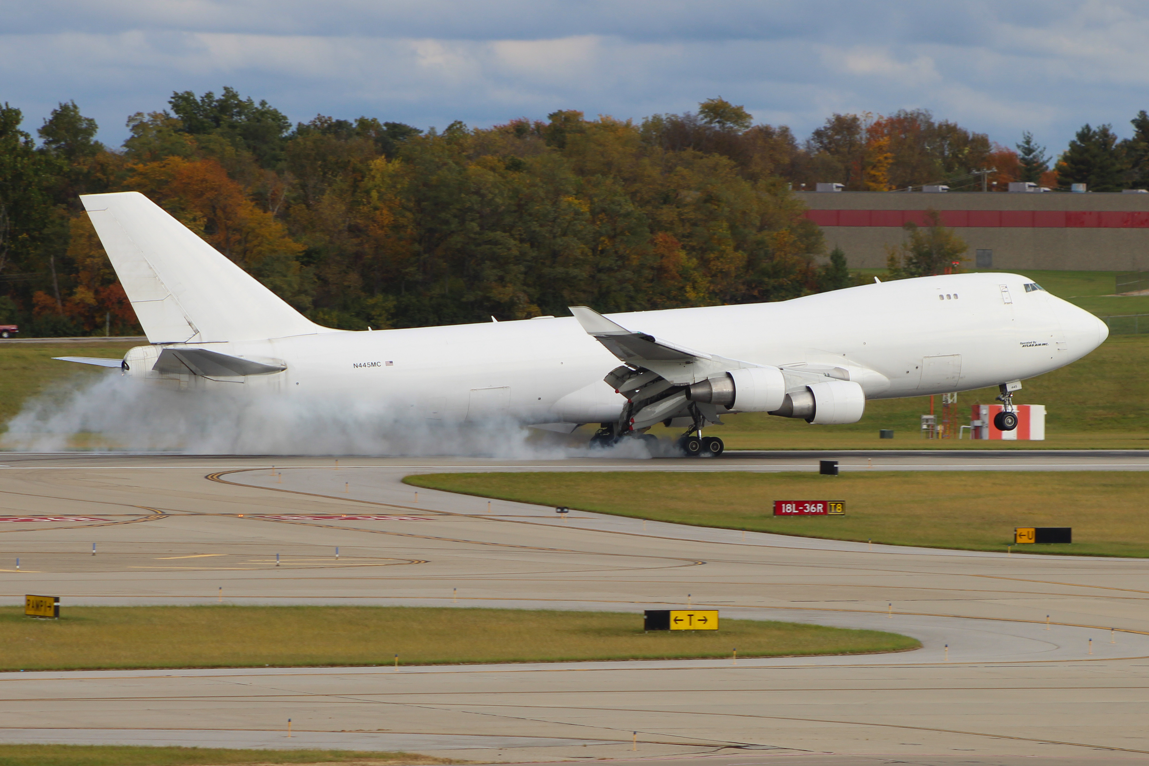 Full size: Atlas Air Boeing 747-400 N445MC at Cincinnati/Northern Kentucky International Airport