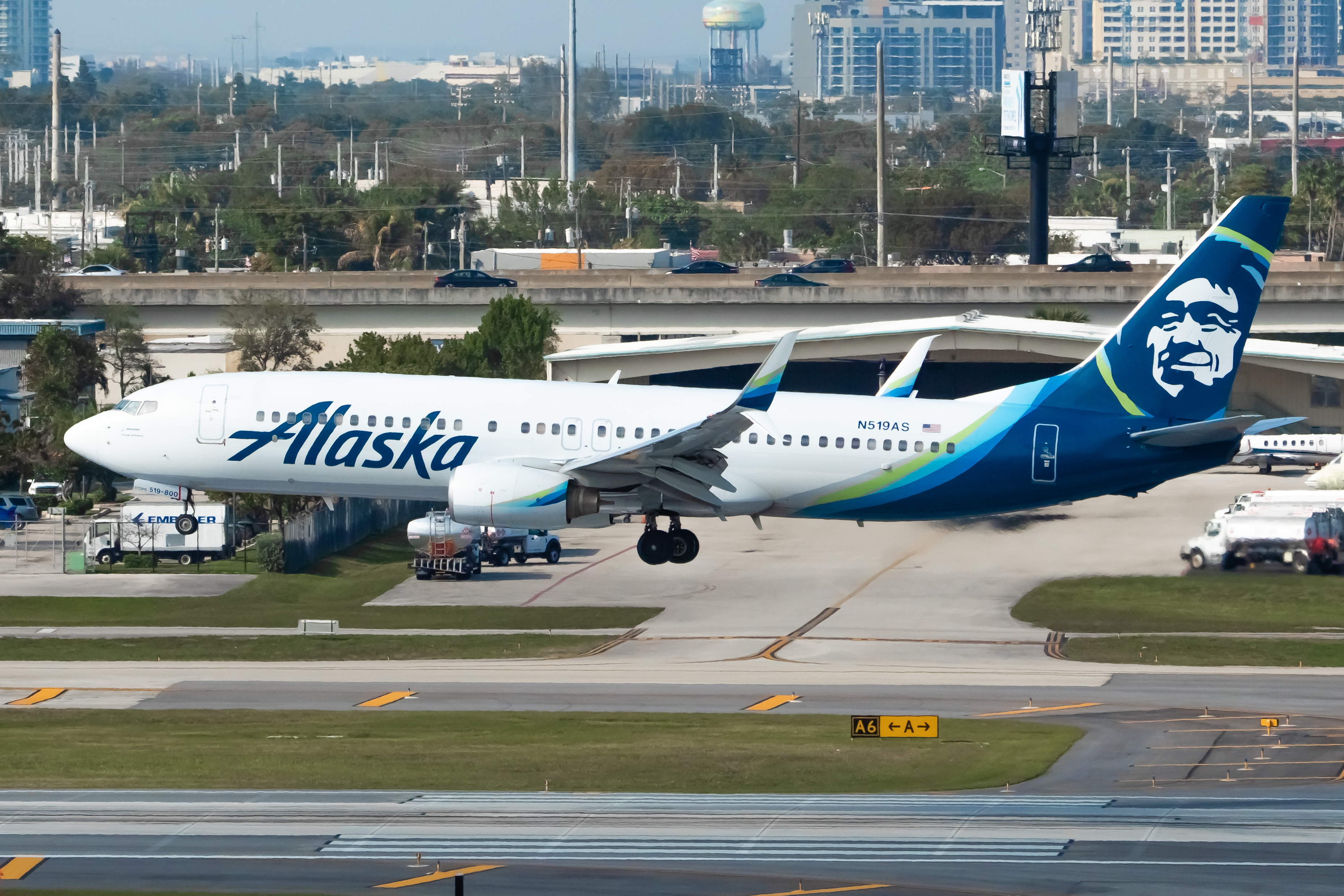 Full size: Alaska Airlines Boeing 737-800 N519AS at Fort Lauderdale/Hollywood International Airport