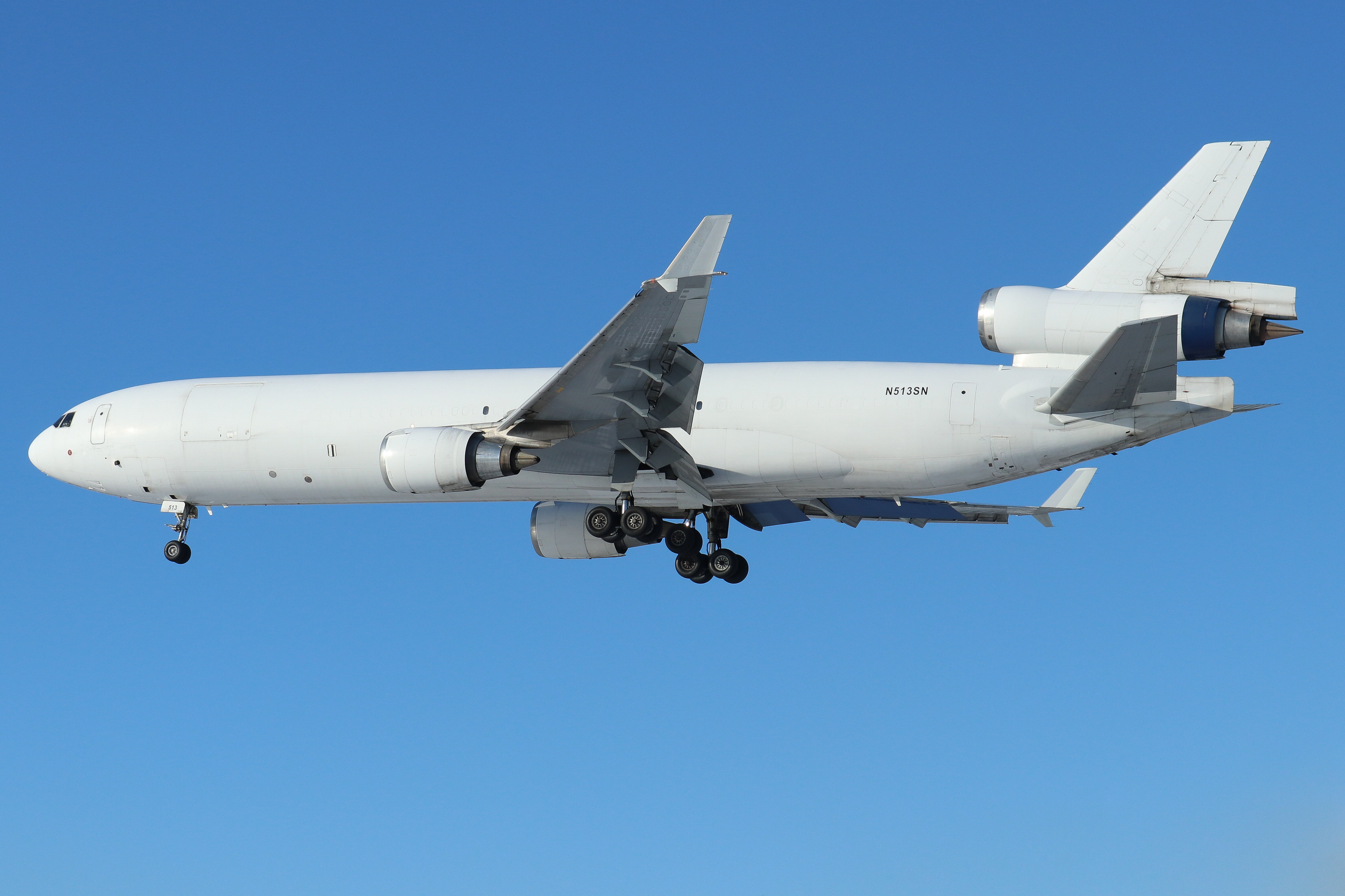 Full size: Western Global Airlines  McDonnell Douglas MD-11F N513SN at Philadelphia International Airport