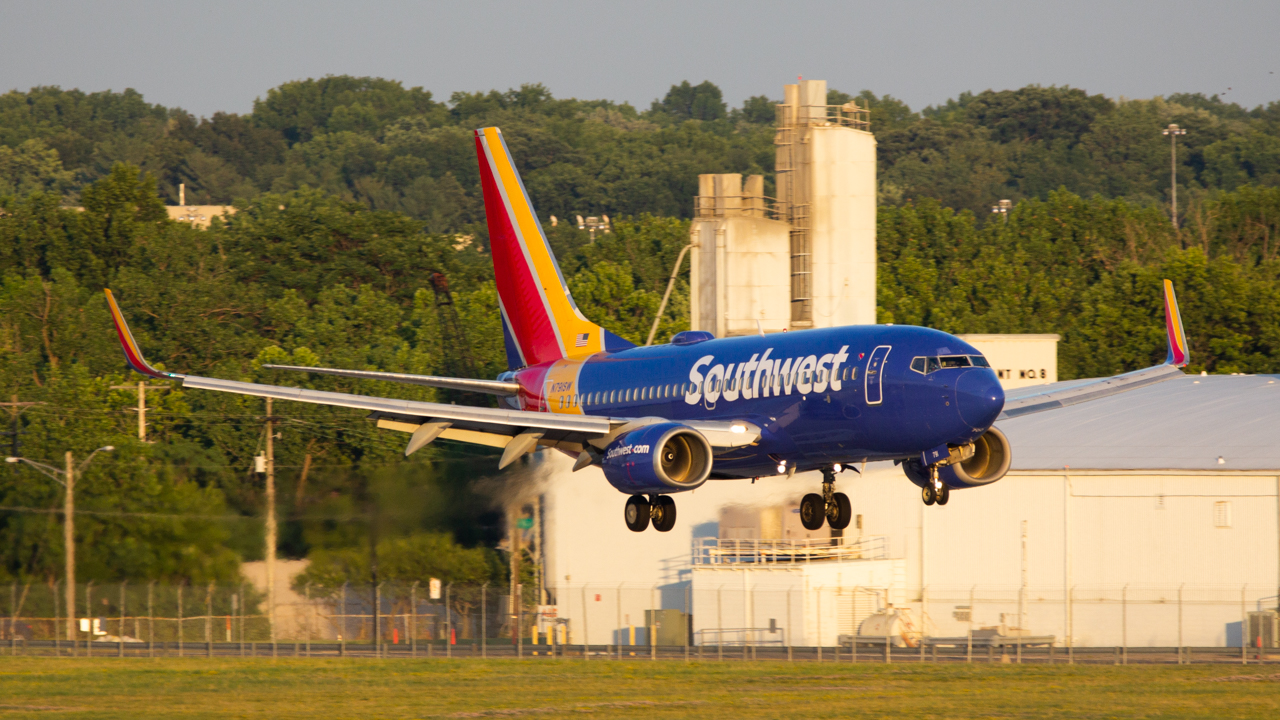 Full size: Southwest Airlines Boeing 737-700 N719SW at John Glenn Columbus International Airport