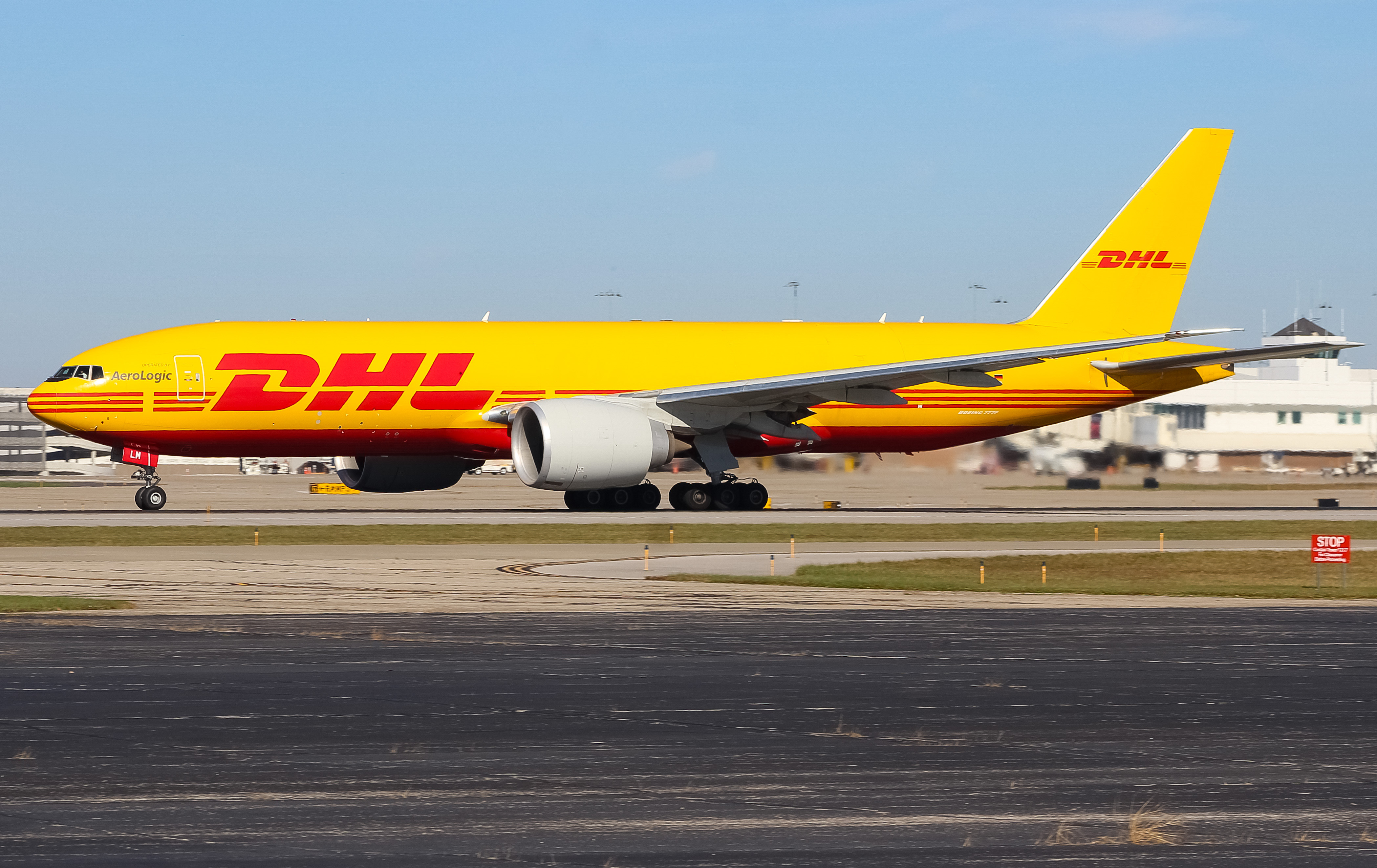 Full size: DHL Boeing 777-F D-AALM at Cincinnati/Northern Kentucky International Airport