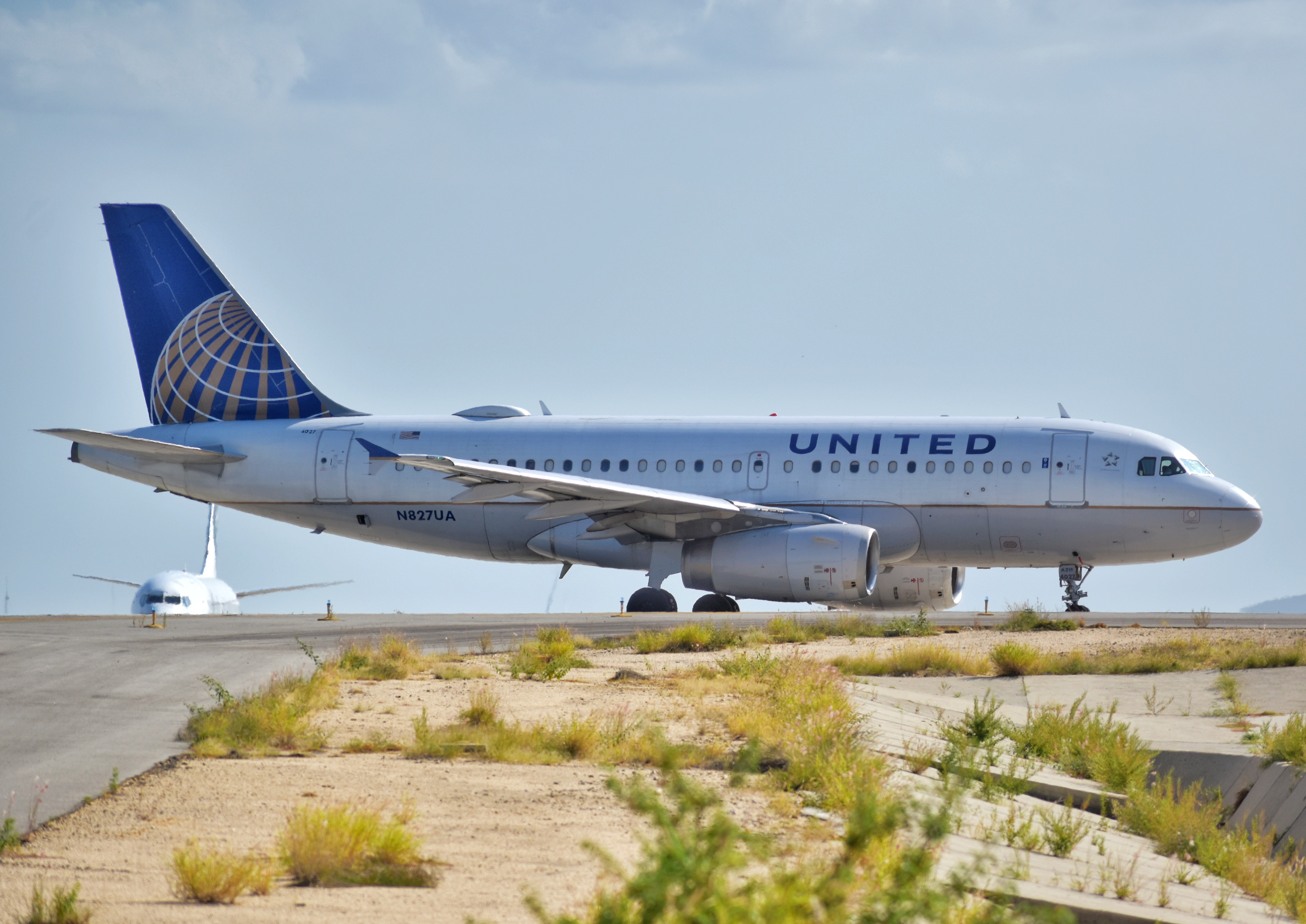 Full size: United Airlines Airbus A319 N827UA at San Jose del Cabo Los Cabos International Airport